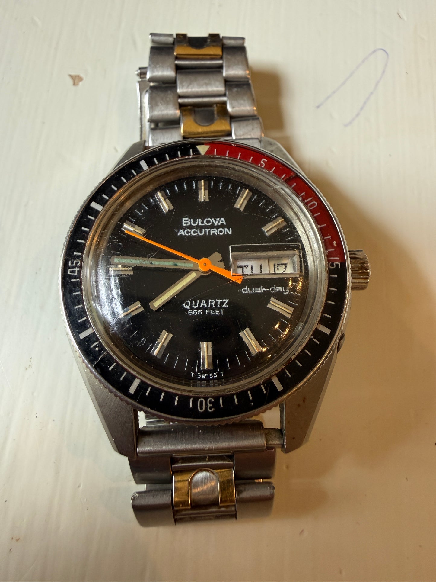 Vintage Bulova Accutron Dual-Day Quartz 666 Ft. Divers Model 8112 Swiss 40mm Devil Diver