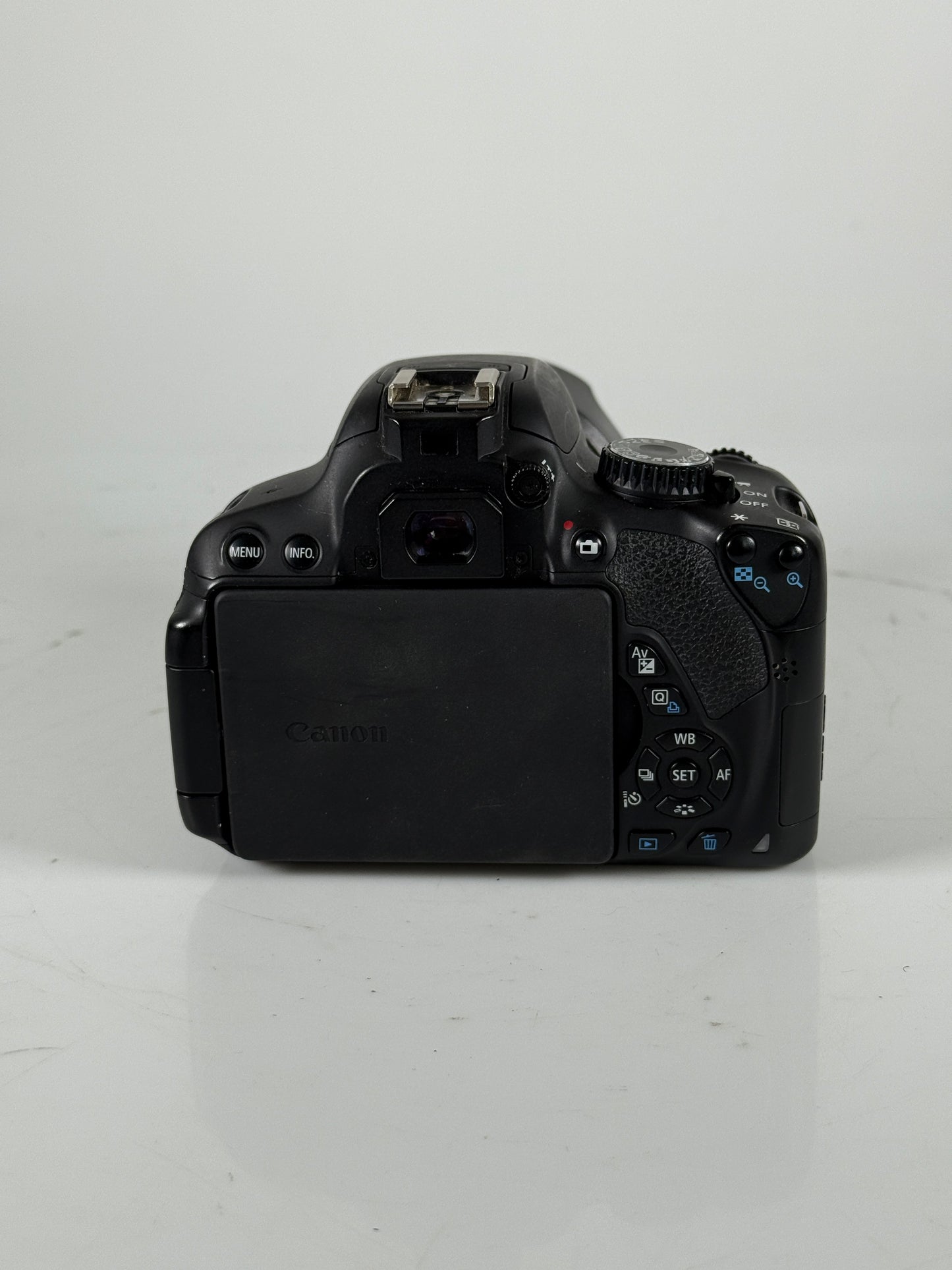 Canon EOS Rebel T4i 18.0 MP Digital SLR Camera 650D - w/ 18-55mm lens