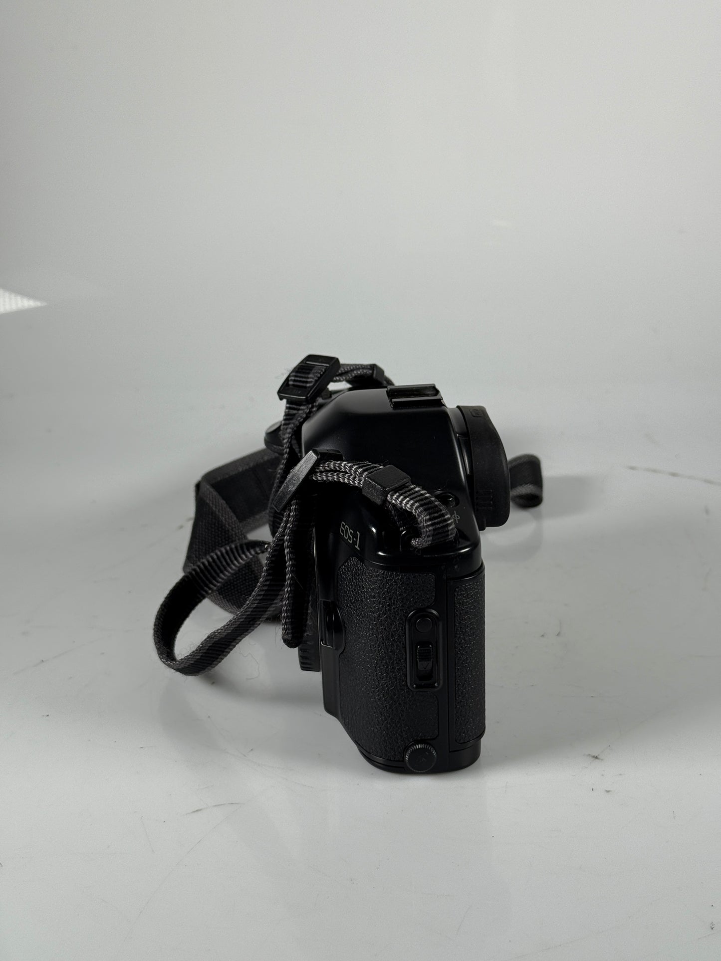 Canon EOS-1 SLR 35mm Film Camera Body
