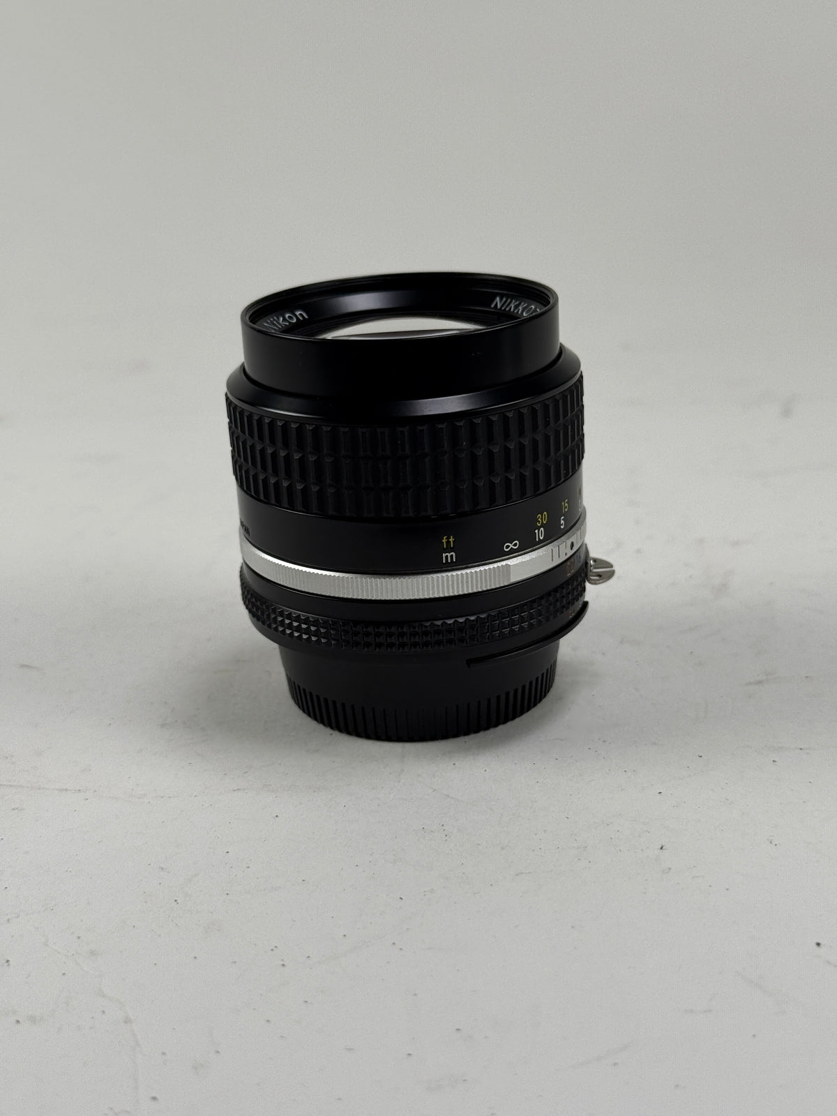 NIKON AIS NIKKOR 85mm f2 Portrait MF Prime Camera Lens