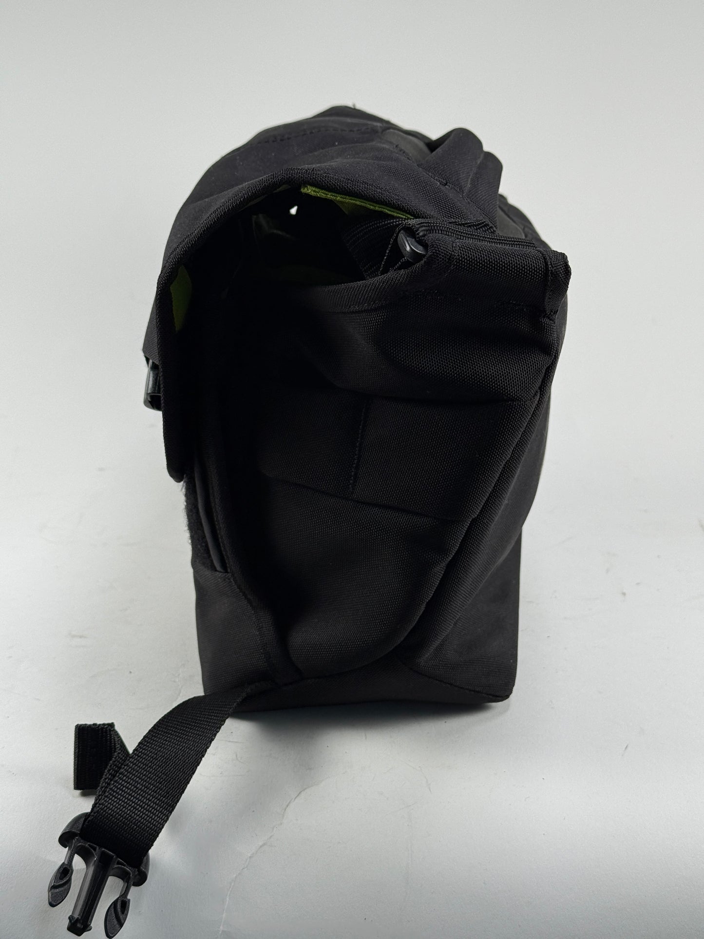 Crumpler “The five Million Dollar Home” Camera Shoulder Bag Black