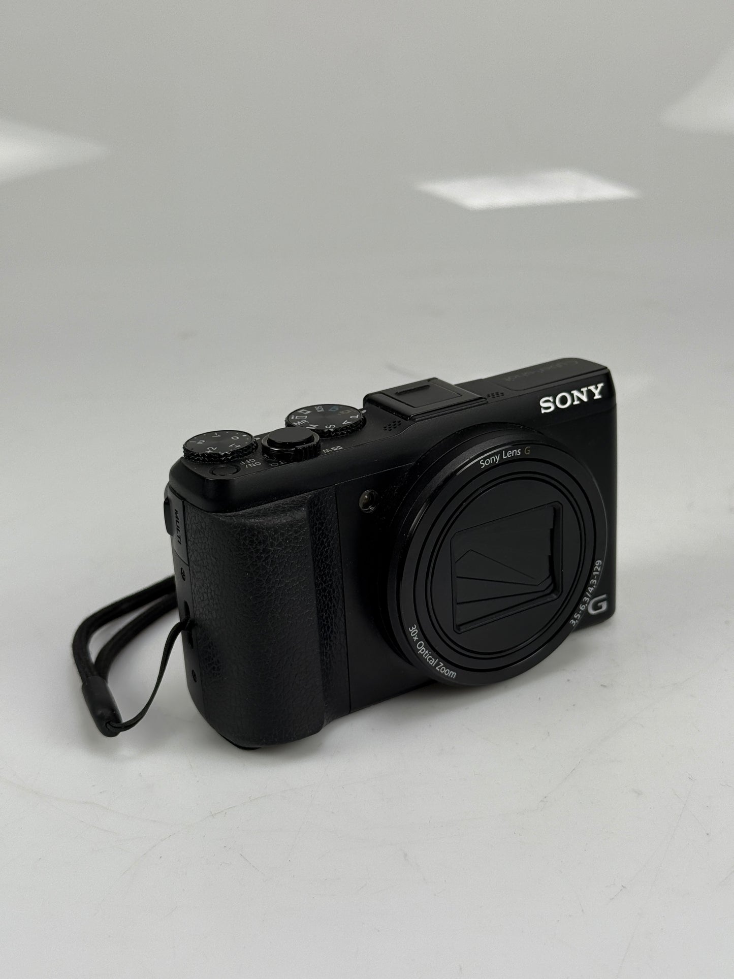 SONY Cyber-Shot DSC-HX50V 20.4MP 30X Zoom Digital Camera