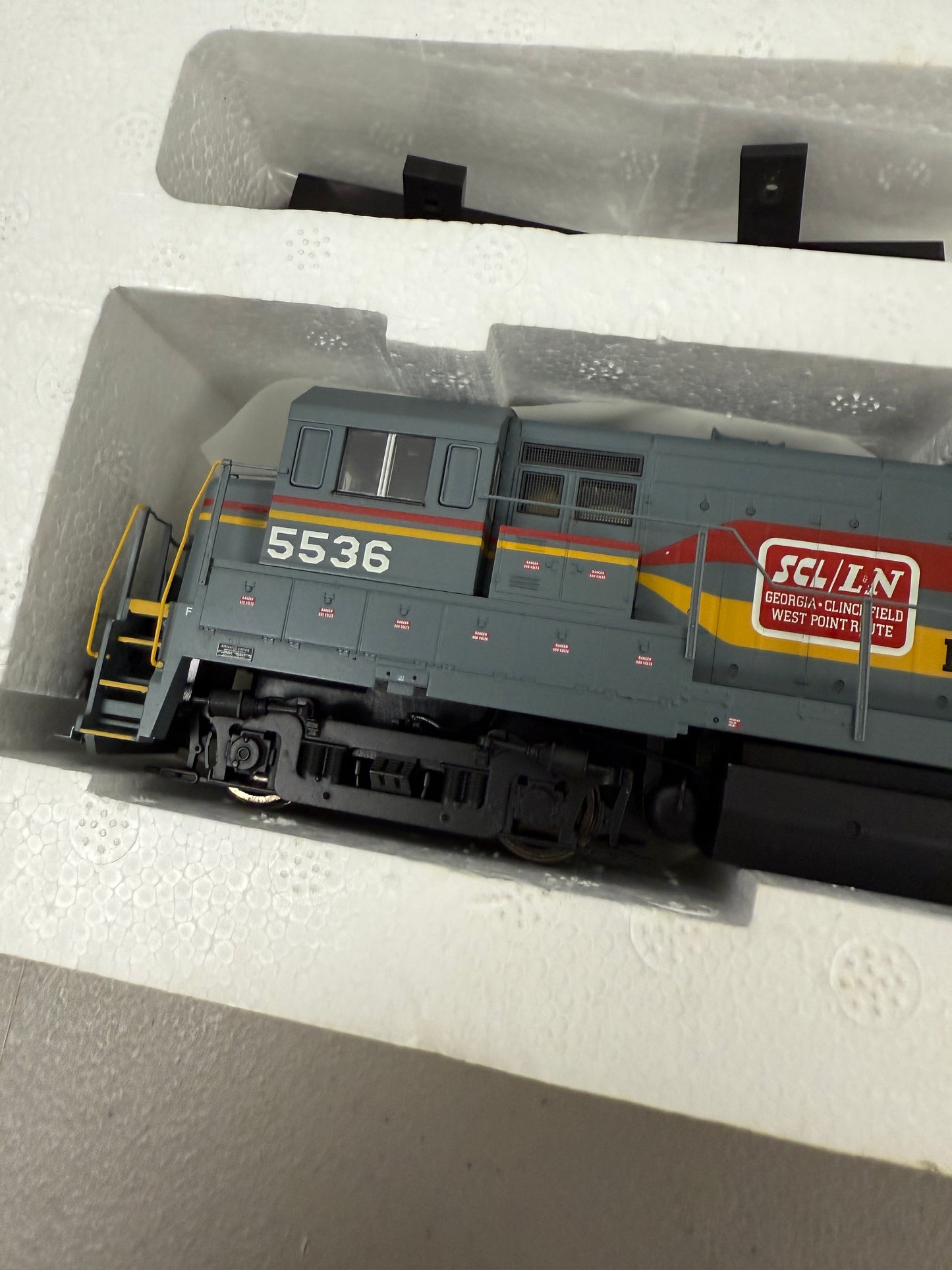 Proto 31375 U30B 2000 series locomotive HO family lines system 5536 sound & DCC