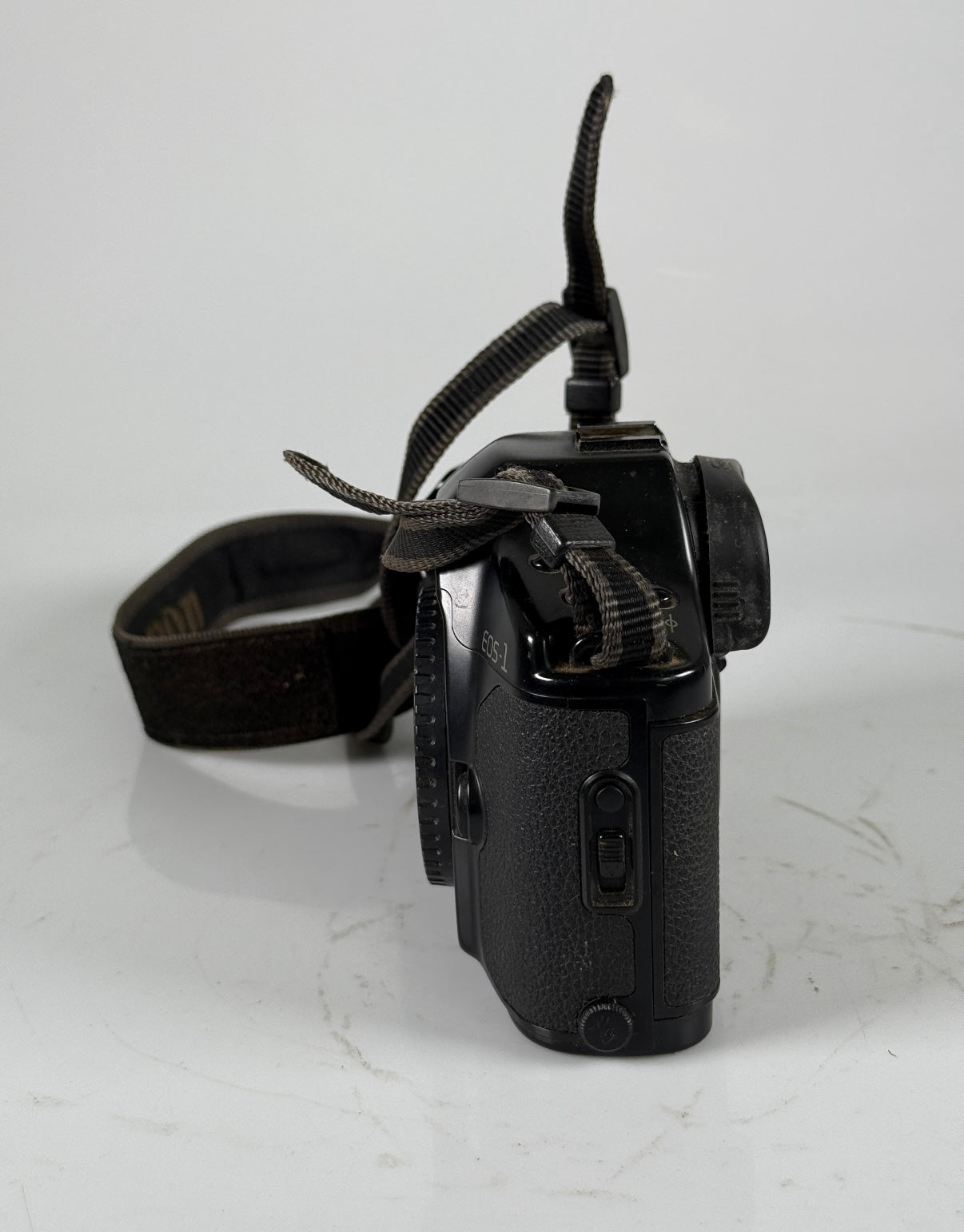 Canon EOS-1 SLR 35mm Film Camera Body