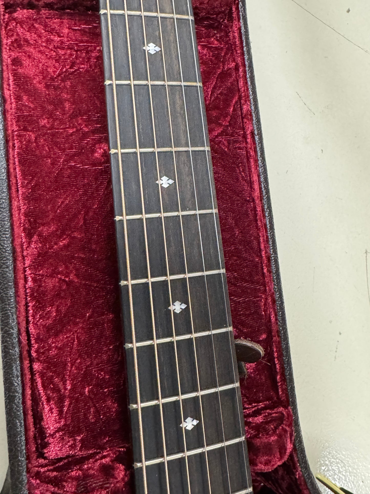 Taylor Guitars 6-String Acoustic-Electric Guitar Sunburst 214ce SB DLX w/ Case