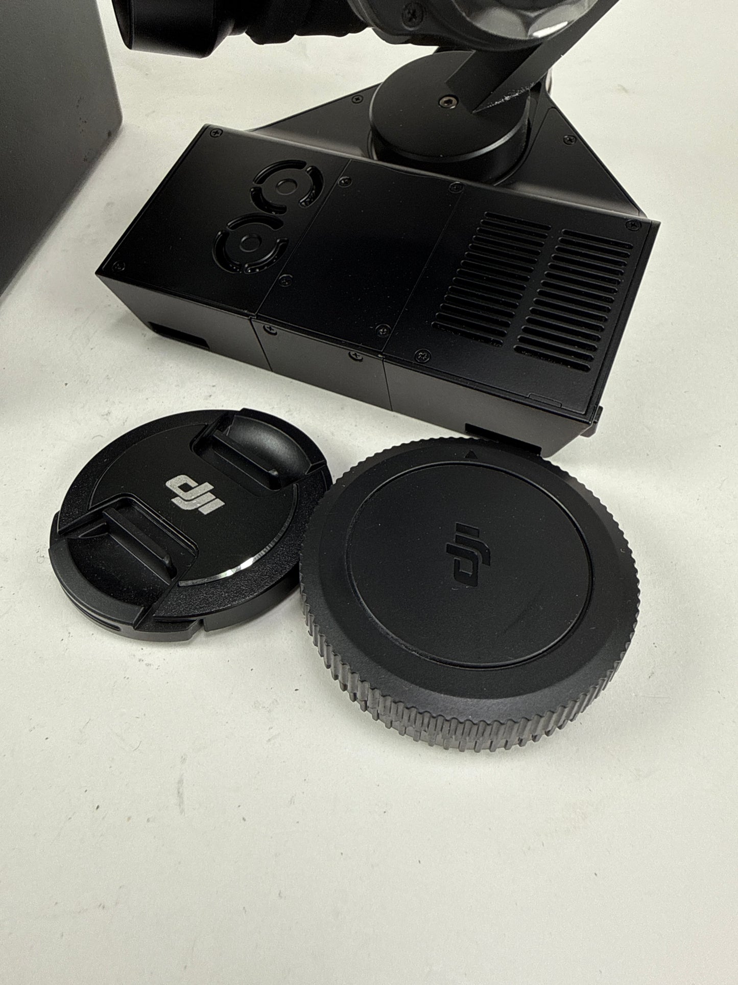 DJI Zenmuse X5R Camera and 3-Axis Gimbal w/ DJI 15mm f1.7 MFT ASPH Prime Lens
