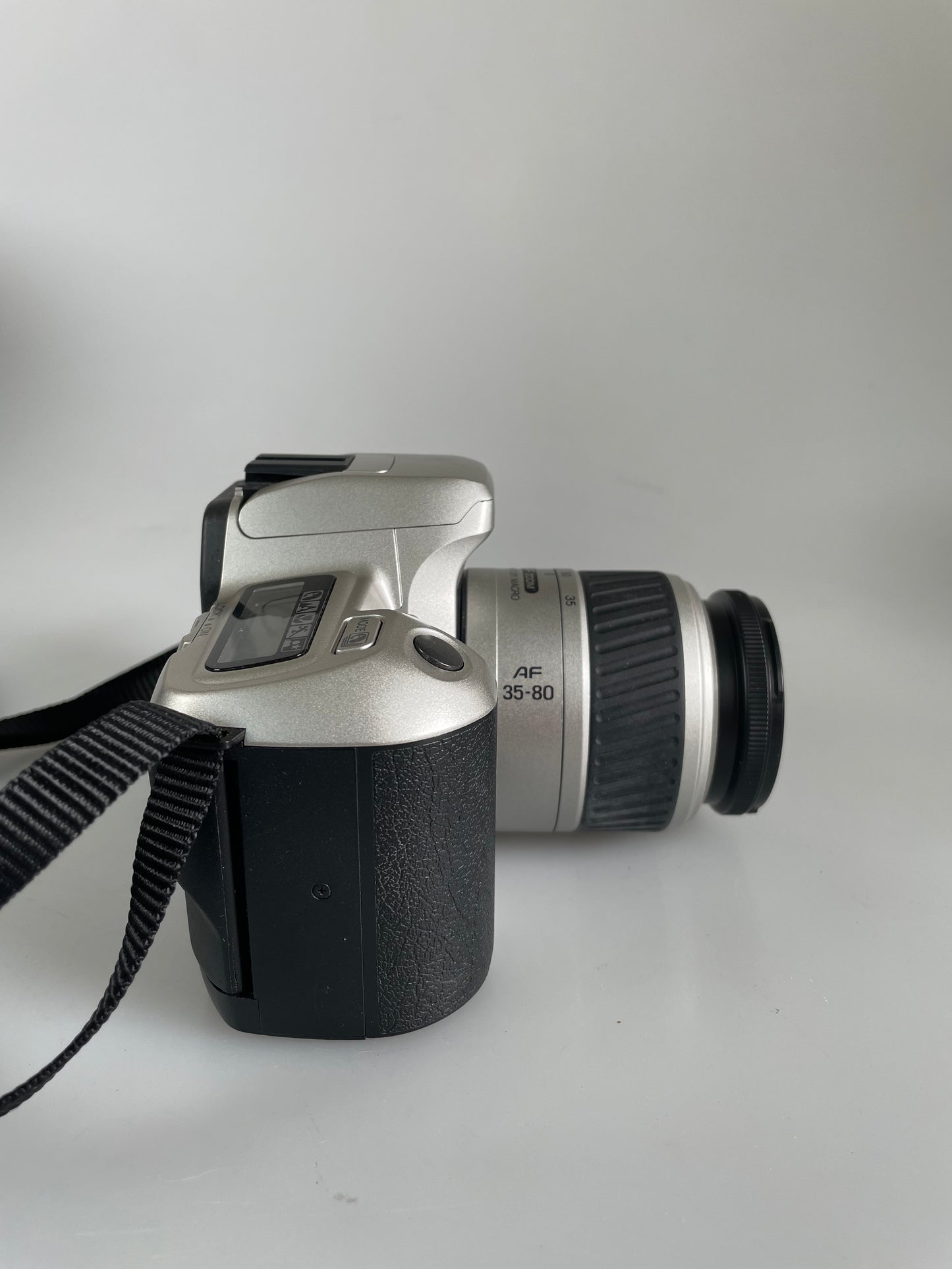 Minolta Maxxum QTsi 35mm SLR Film Camera with 35-80mm AF Zoom Lens