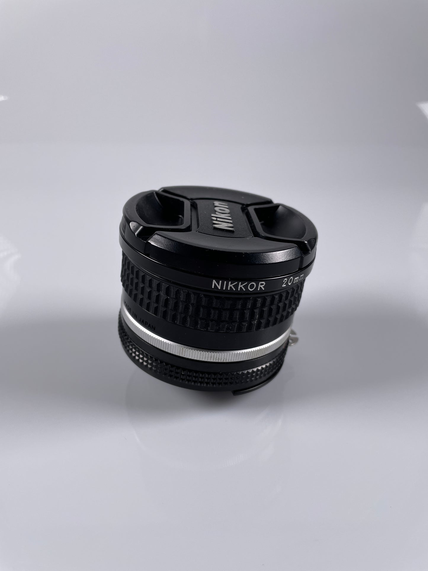 Nikon Nikkor Ai-s 20mm f2.8 Wide Angle MF Lens Ais w/Caps