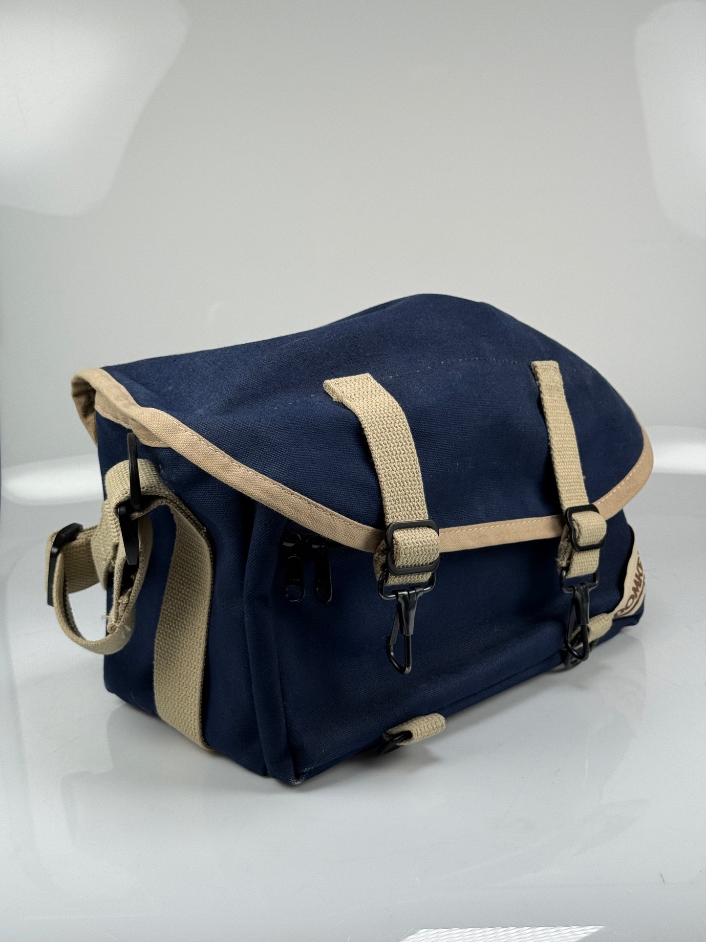 DOMKE F-6 Little Bit Smaller CAMERA SHOULDER BAG IN Blue, with insert