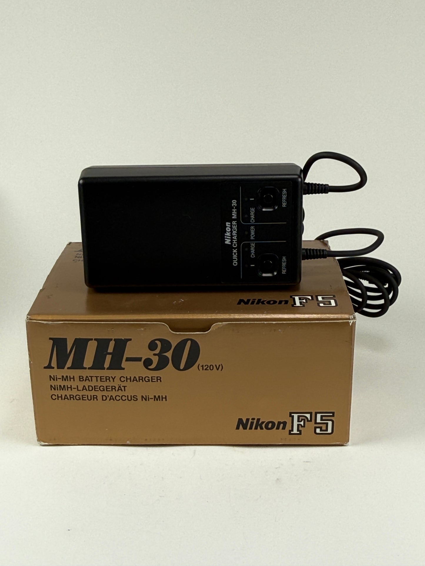 Nikon MH-30 Battery Charger for MN-30 Battery in F5 Cameras