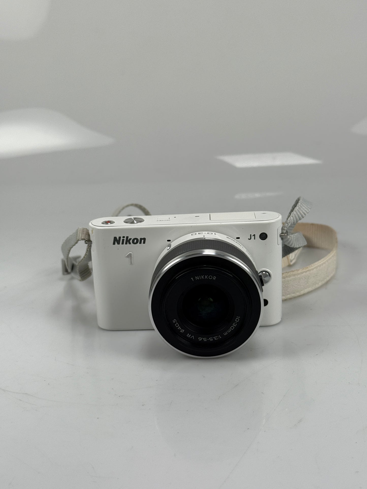 Nikon 1 J1 10.1MP Mirrorless SLR Camera w/ 10-30mm Lens white
