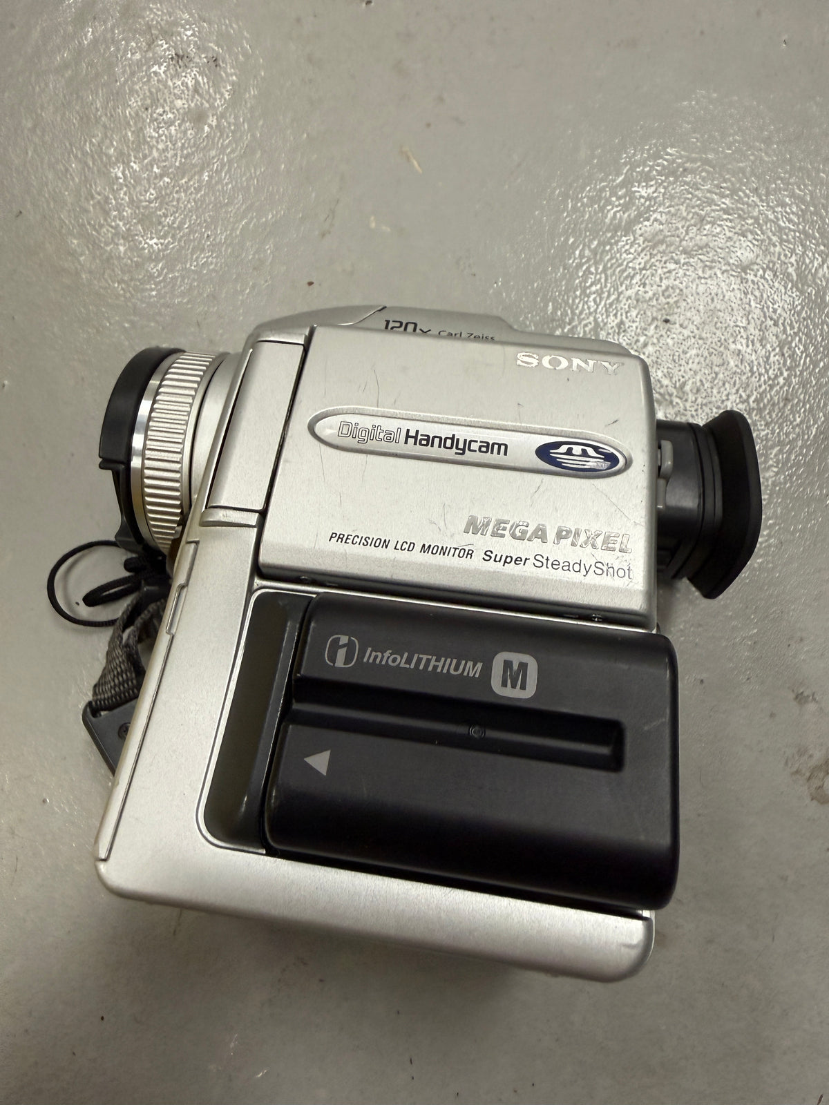 Sony Handycam DCR-PC110 Mini DV Camcorder