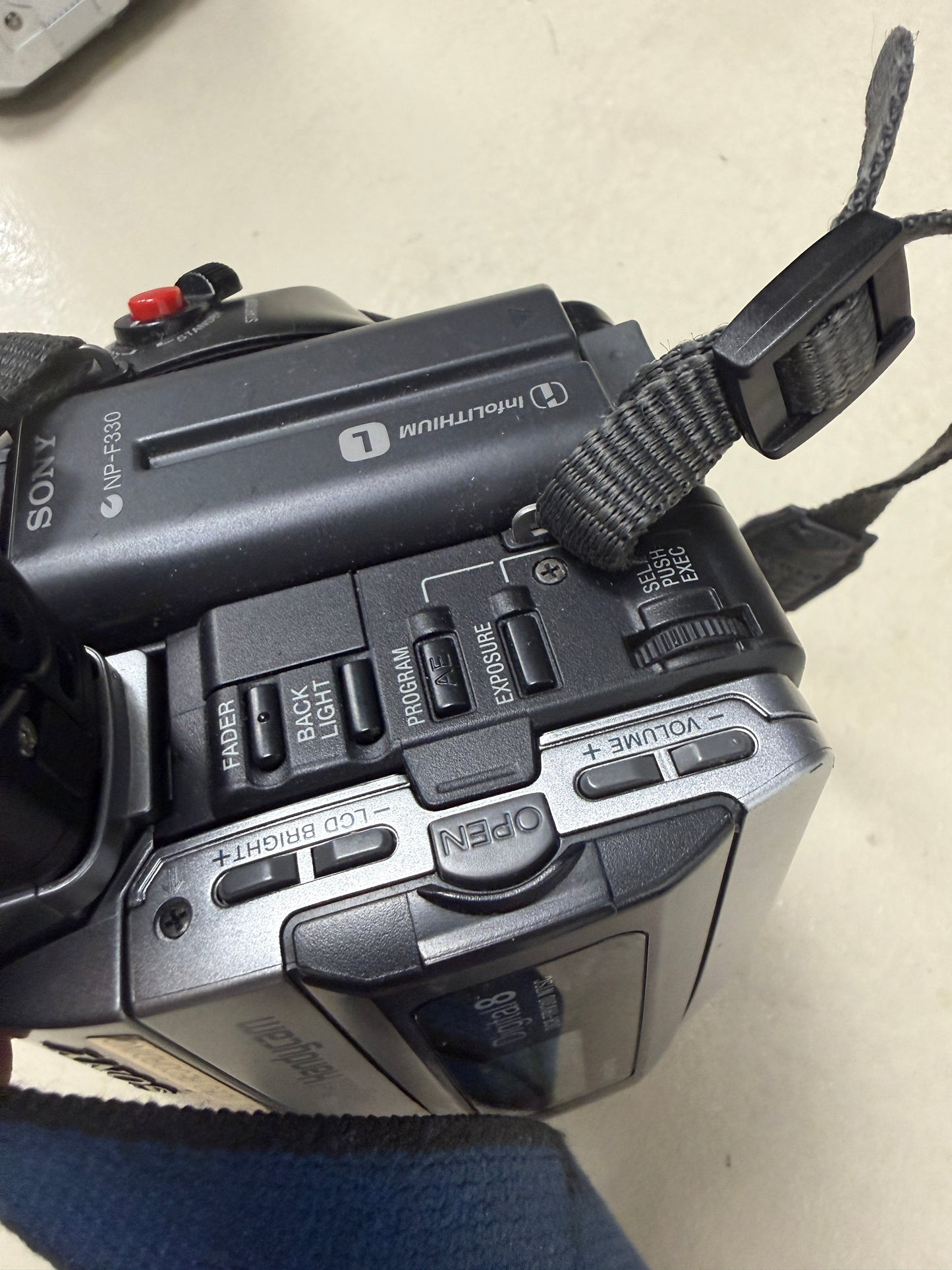 SONY DCR-TRV310 Digital8 Hi8 Video8 Handycam Camcorder