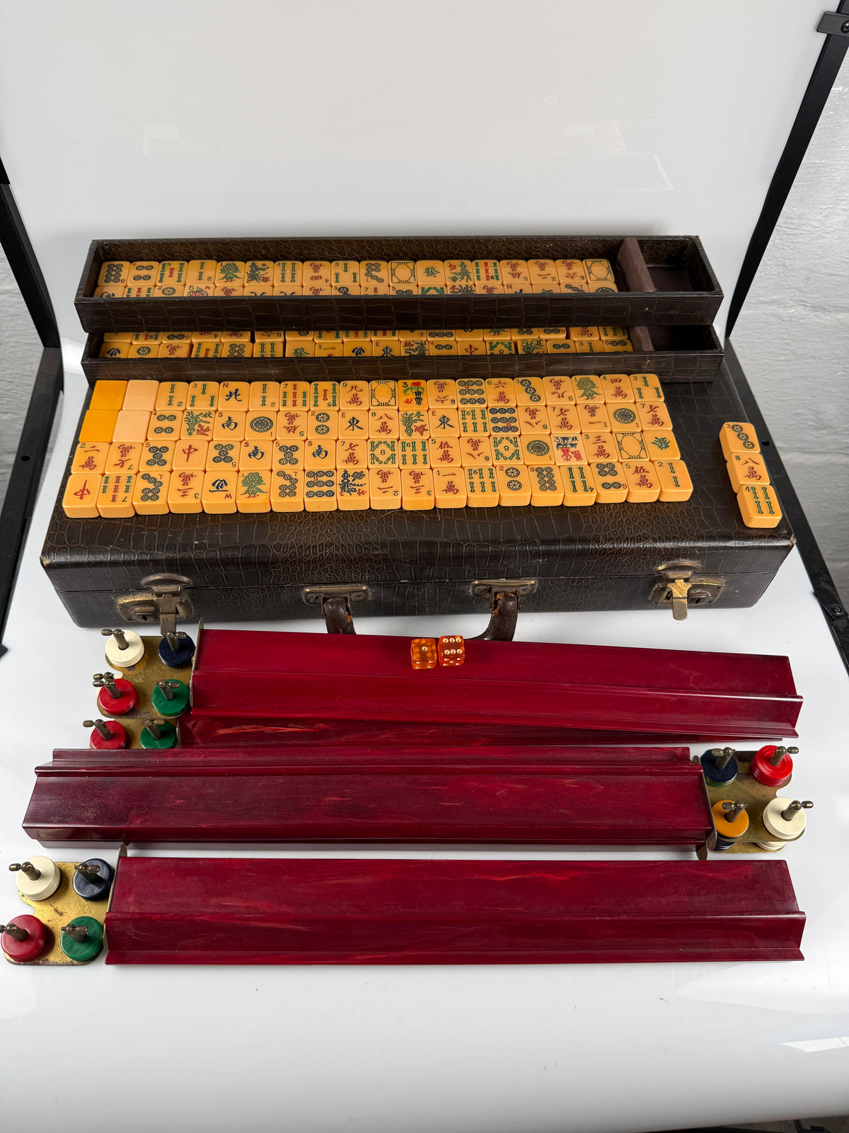 RARE Vintage Mahjong Mah Jong Jongg Bakelite Set with case 147 tiles