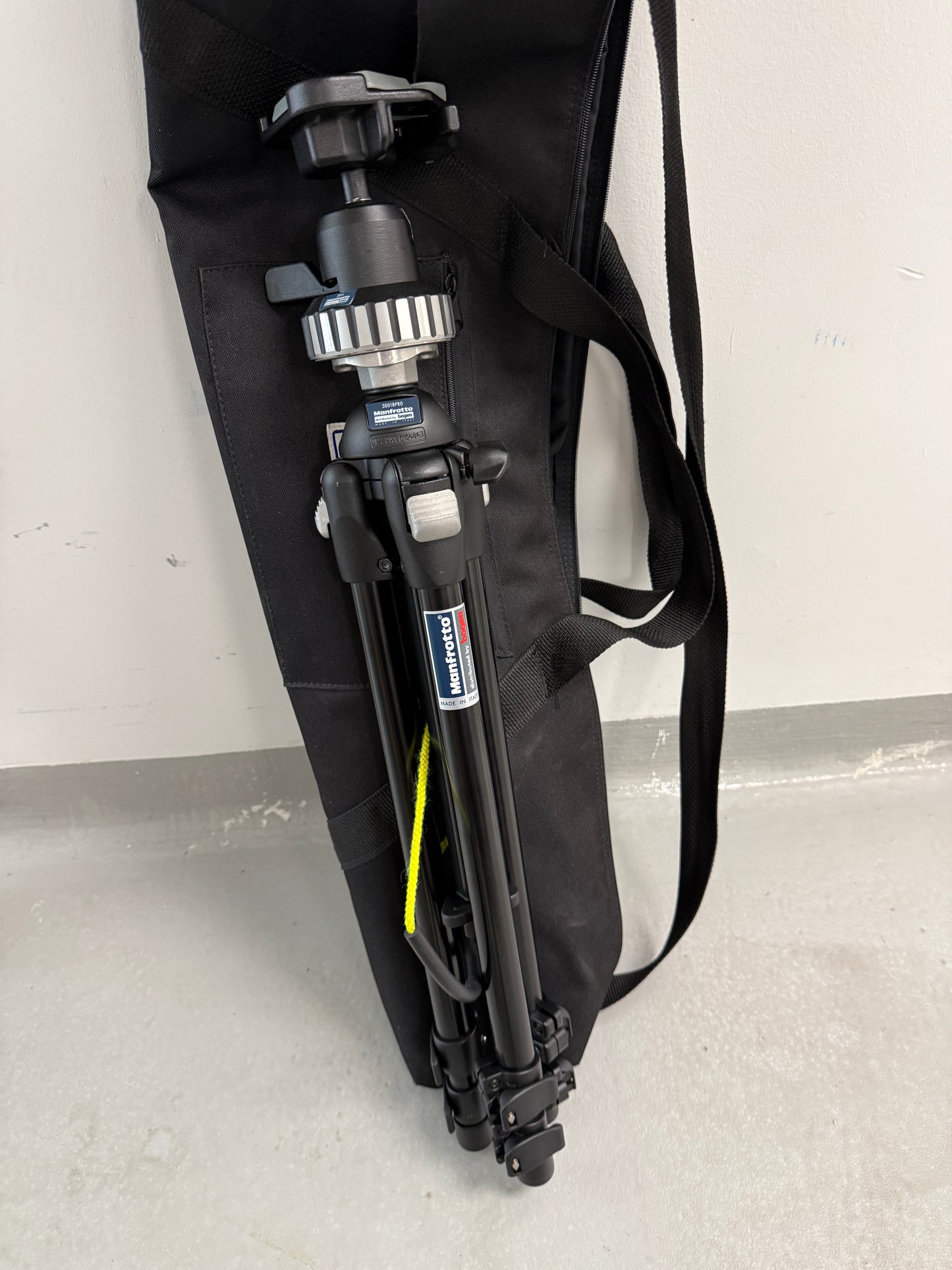 Manfrotto 3001BPRO Tripod w/ 3055 Head Bogen Black Made In Italy