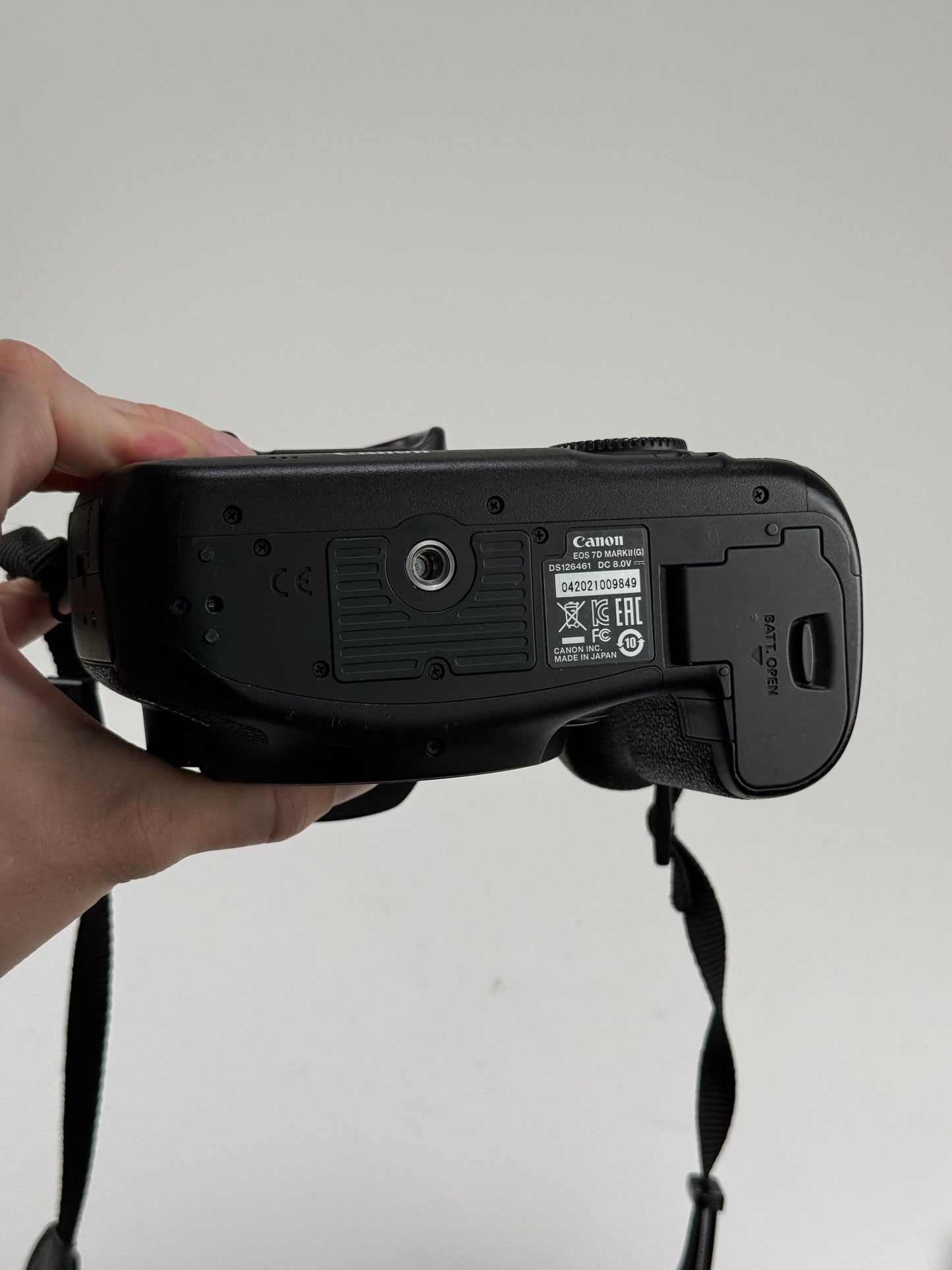 Canon EOS 7D mark II 20.2MP Digital SLR Camera Body