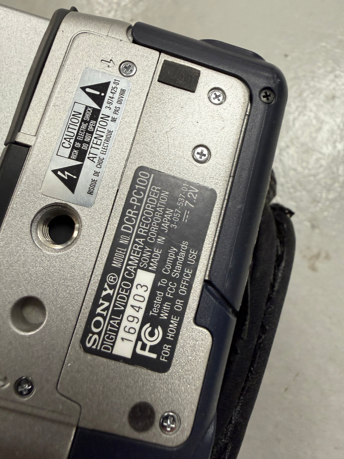 Sony Handycam DCR-PC100 Mini DV Camcorder