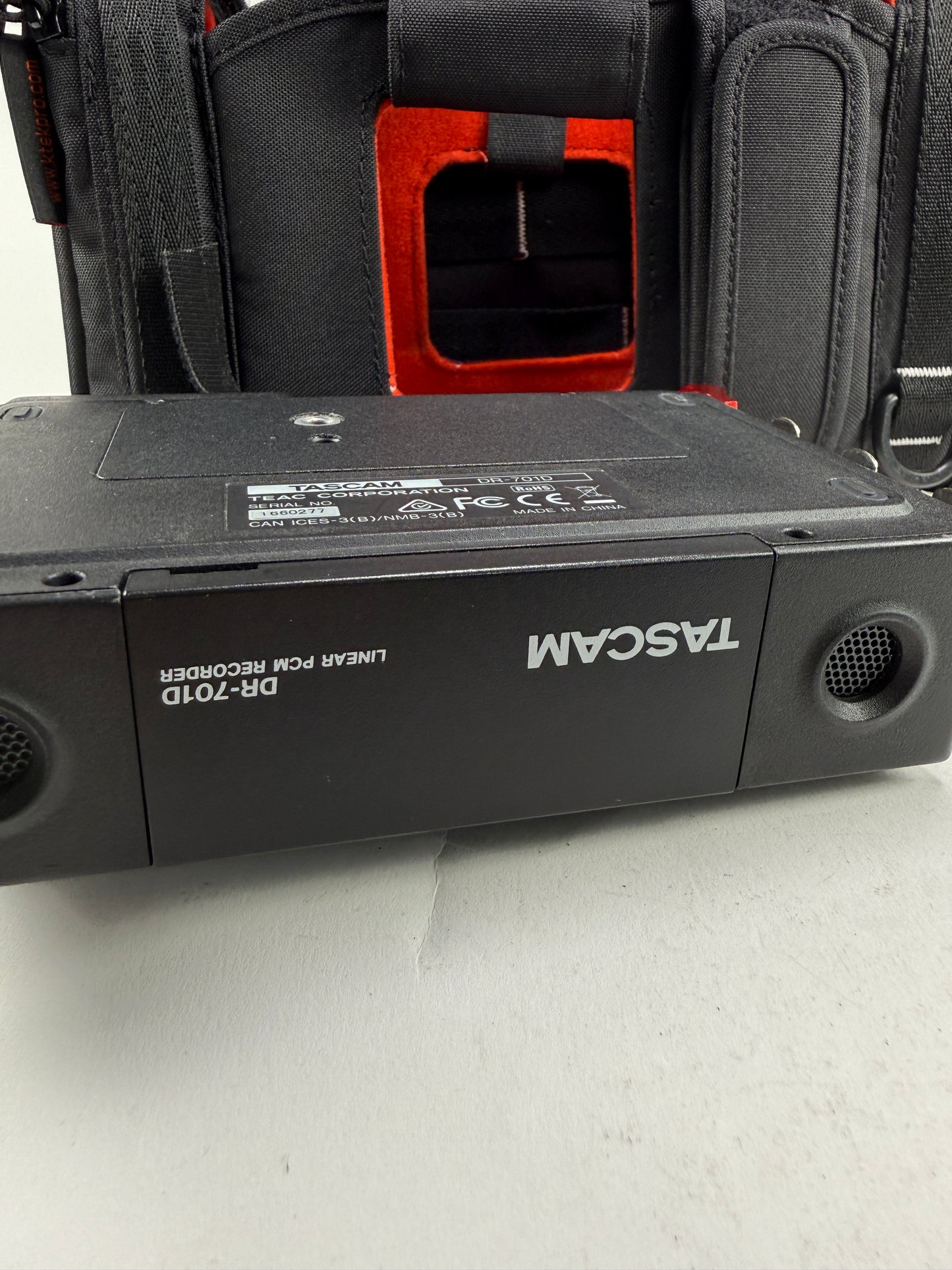 TASCAM DR-701D TRACK PORTABLE AUDIO RECORDER