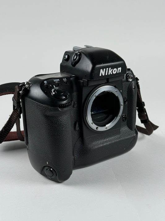 Nikon F5 35mm SLR Film Camera Body