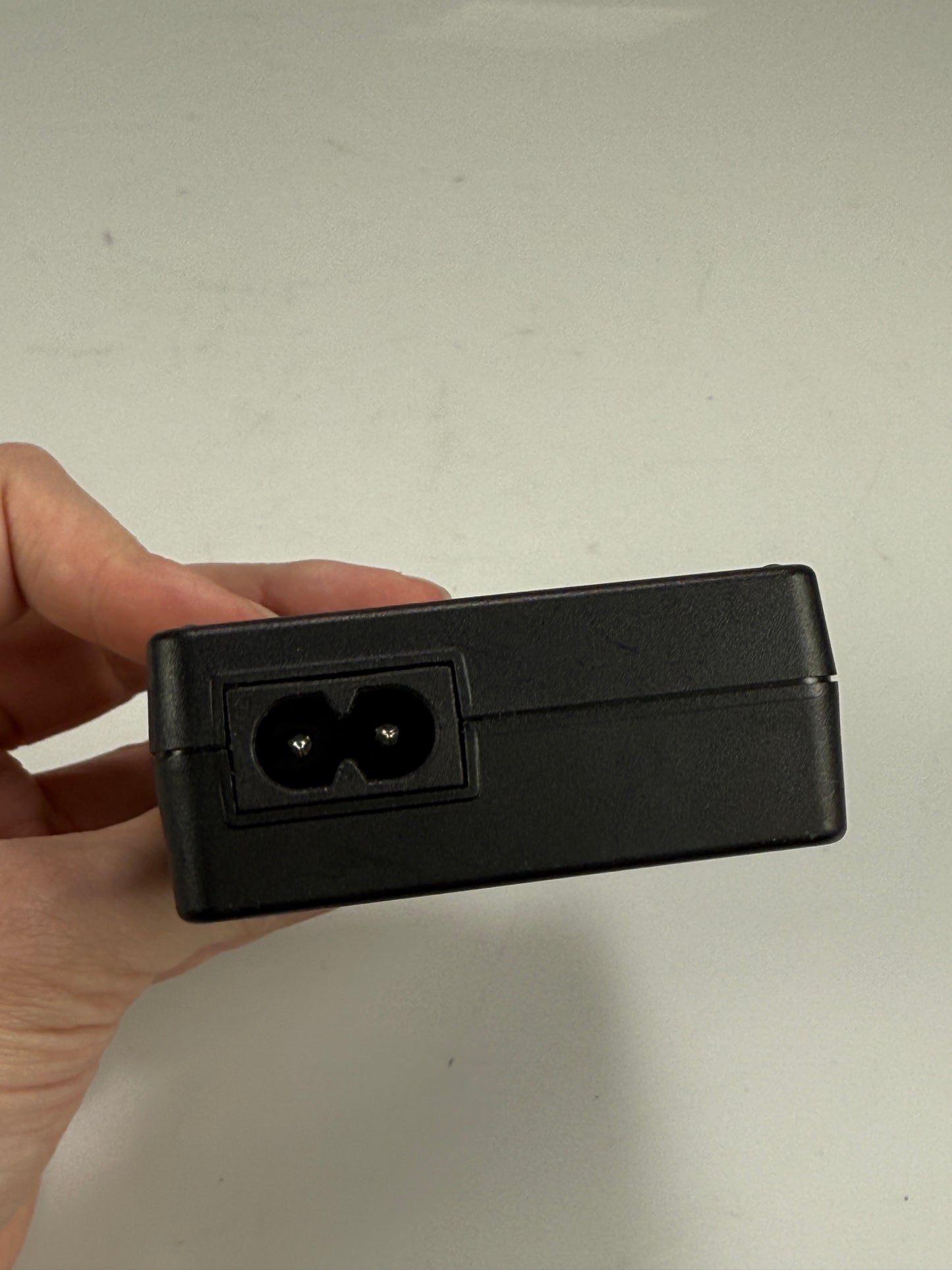 Canon LC-E8E Battery Charger for LP-E8 EOS Rebel T2i, T3i, T4i, T5i, EOS 550D