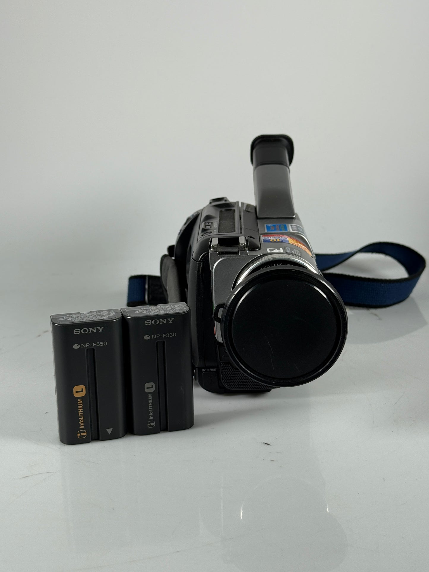 Sony DCR-TRV103 Digital8 8mm Hi8 Video Camcorder