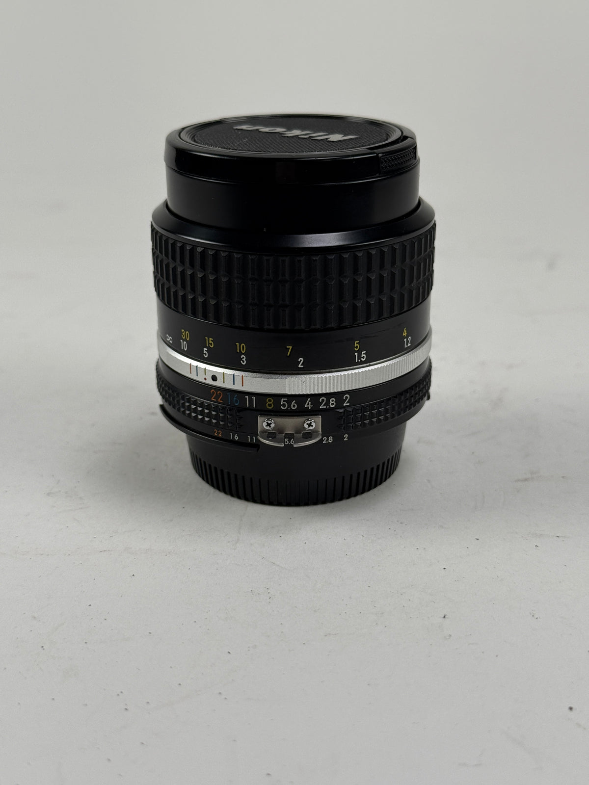NIKON AIS NIKKOR 85mm f2 Portrait MF Prime Camera Lens