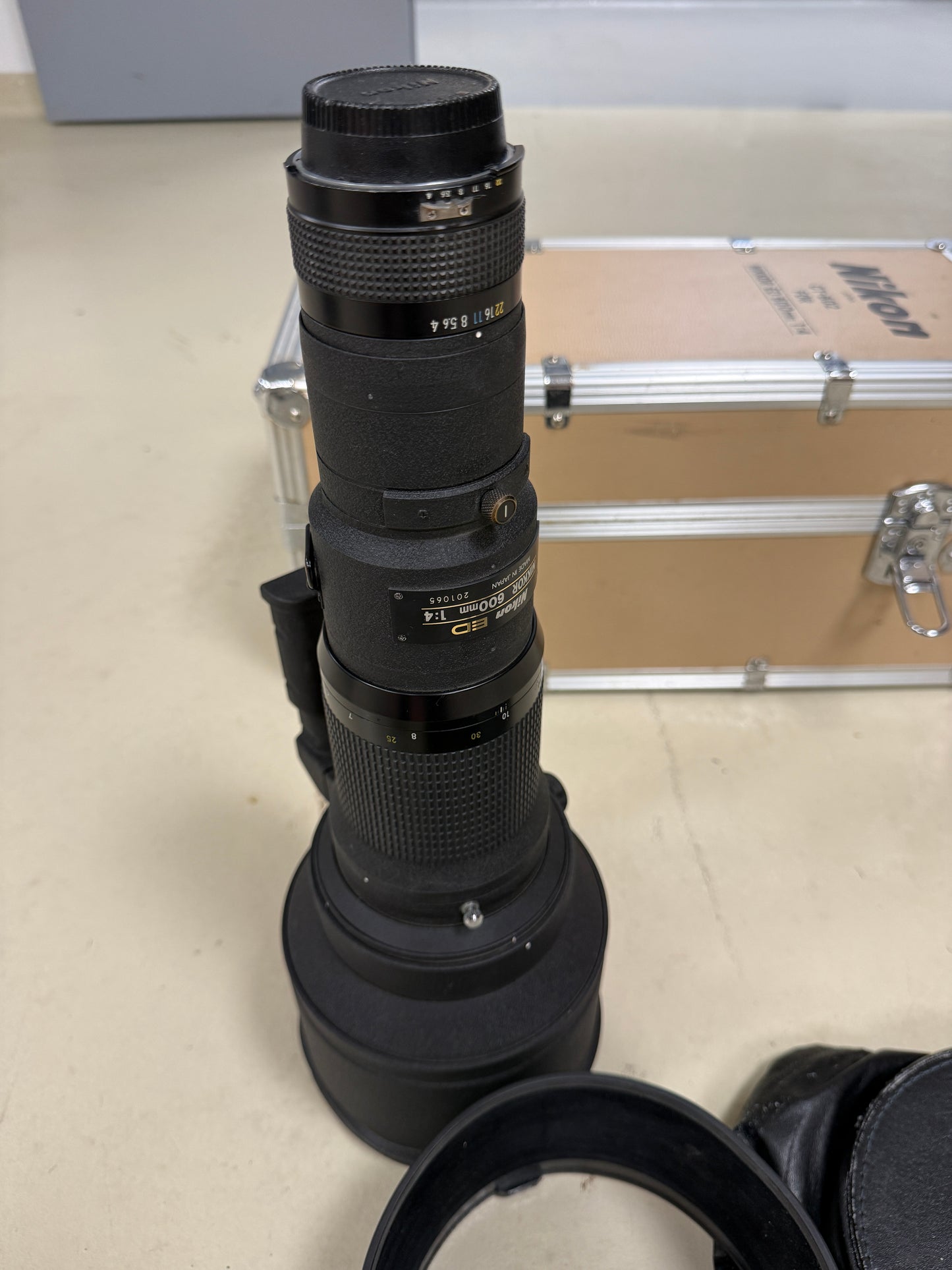 Nikon Nikkor ED 600mm f4 AIS Manual Focus Lens with Built-In Hood (Copy)
