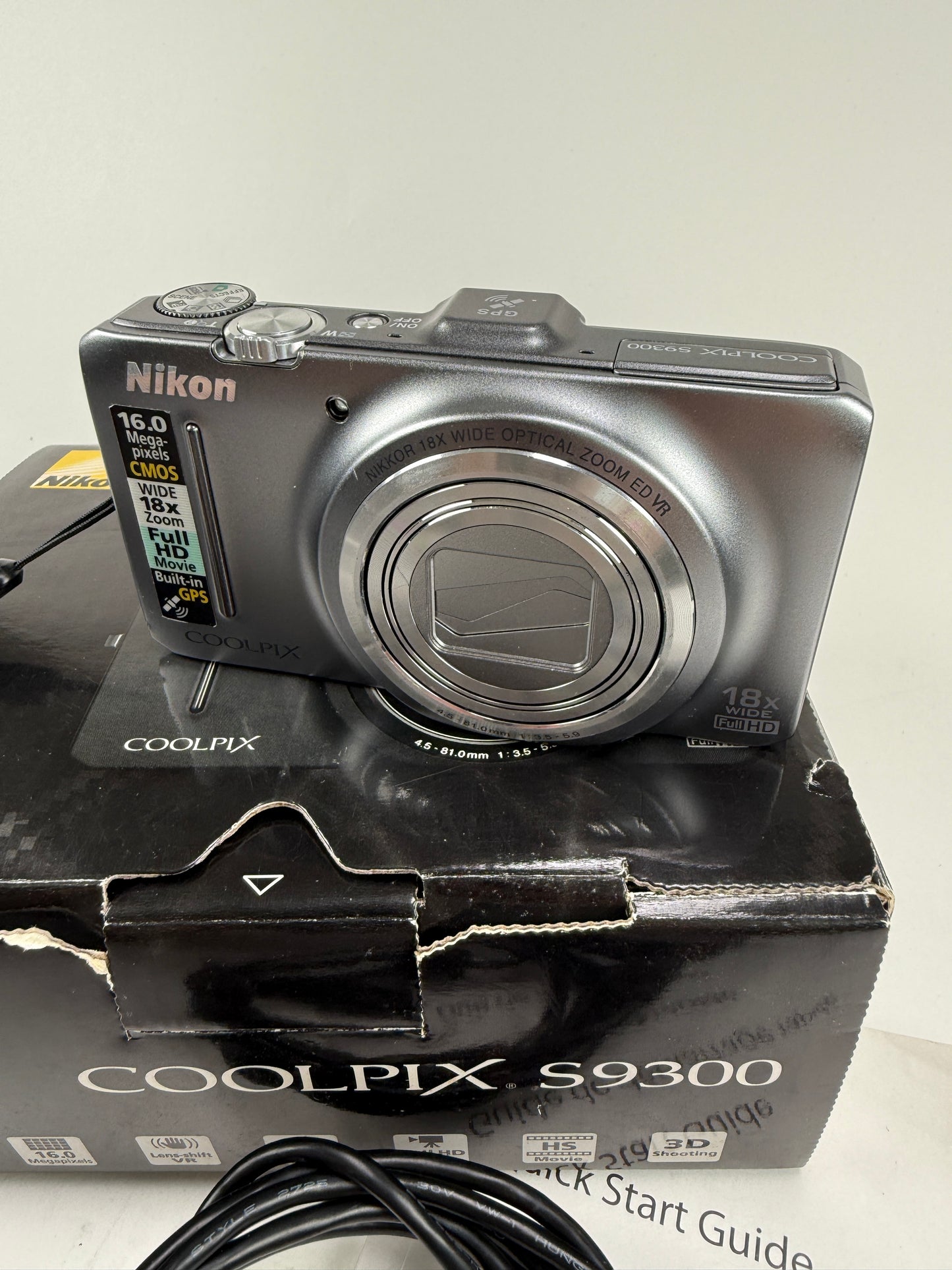 Nikon COOLPIX S9300 16.0MP Digital Camera 18x Optica Zoom Silver