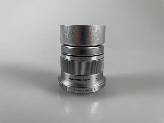 Olympus M.Zuiko Digital 45mm F1.8 Lens for Micro Four Thirds silver