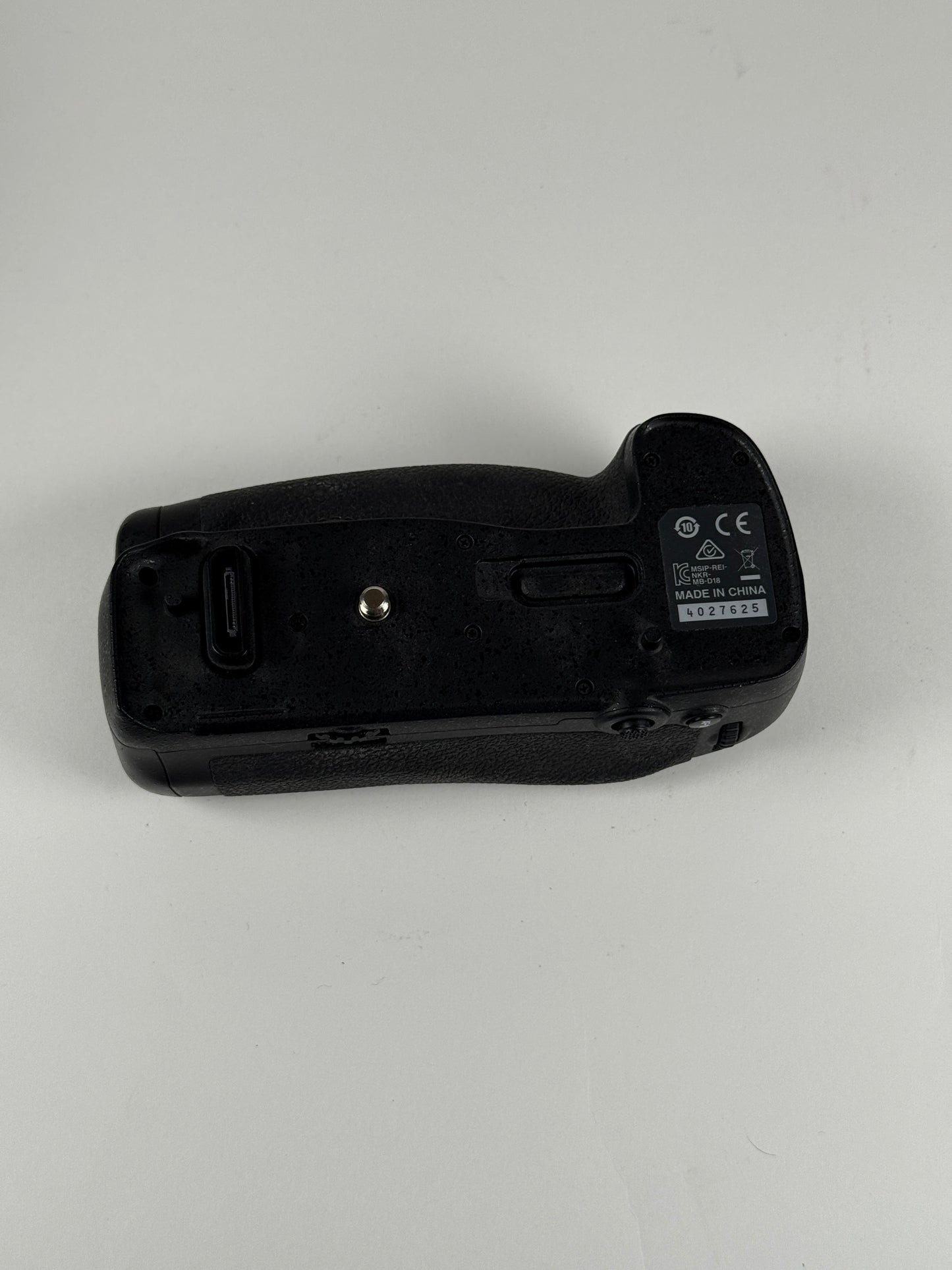 Genuine OEM Nikon MB-D18 Multi Power Battery Pack Grip for D850