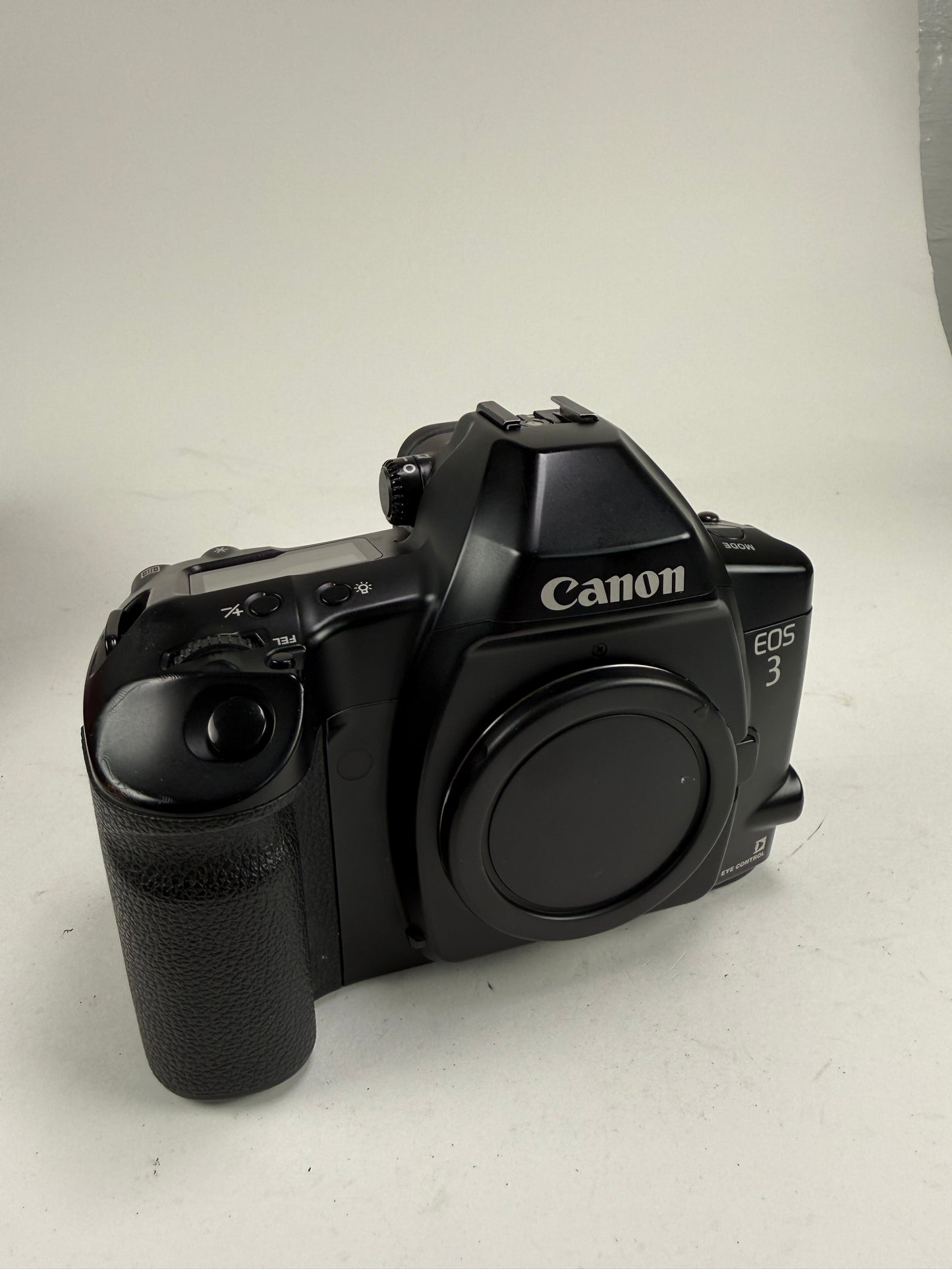 Canon EOS-3 EOS 3 35mm SLR Film Camera Body