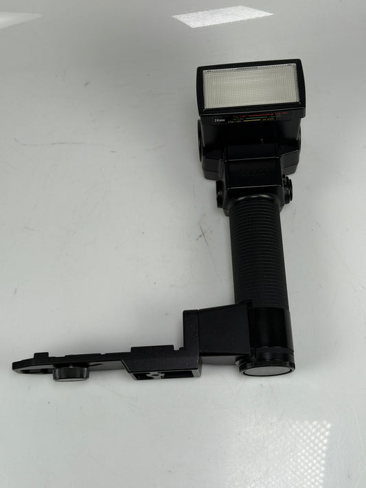 Canon 533G Speedlite camera flash with bracket