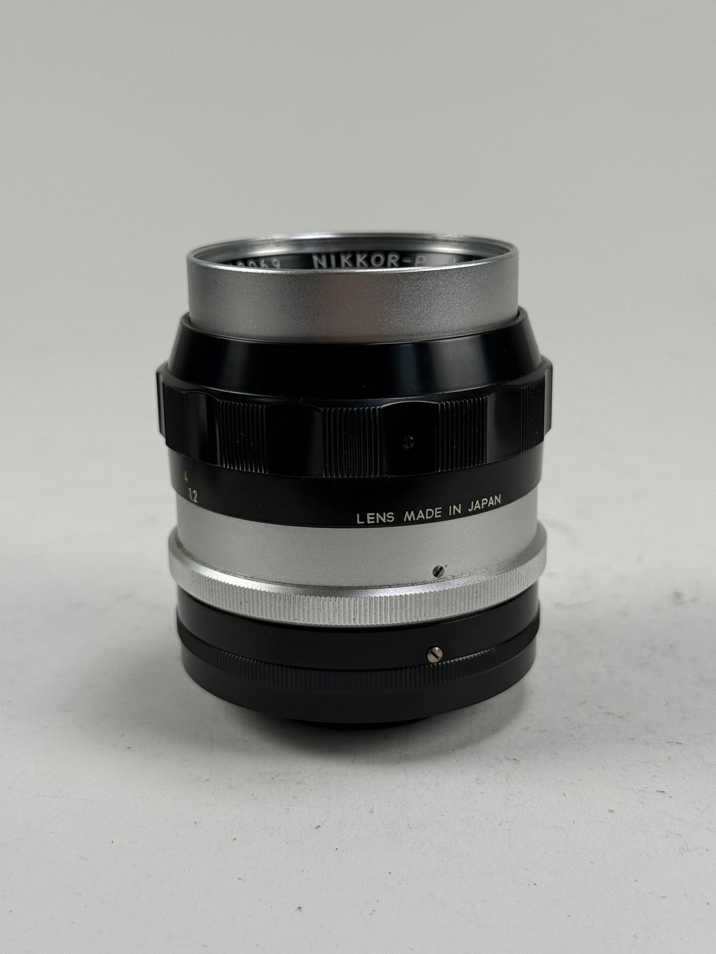 Nikon Nikkor P 105mm f2.5 Non Ai Prime Manual Focus Portrait Lens w/ hood