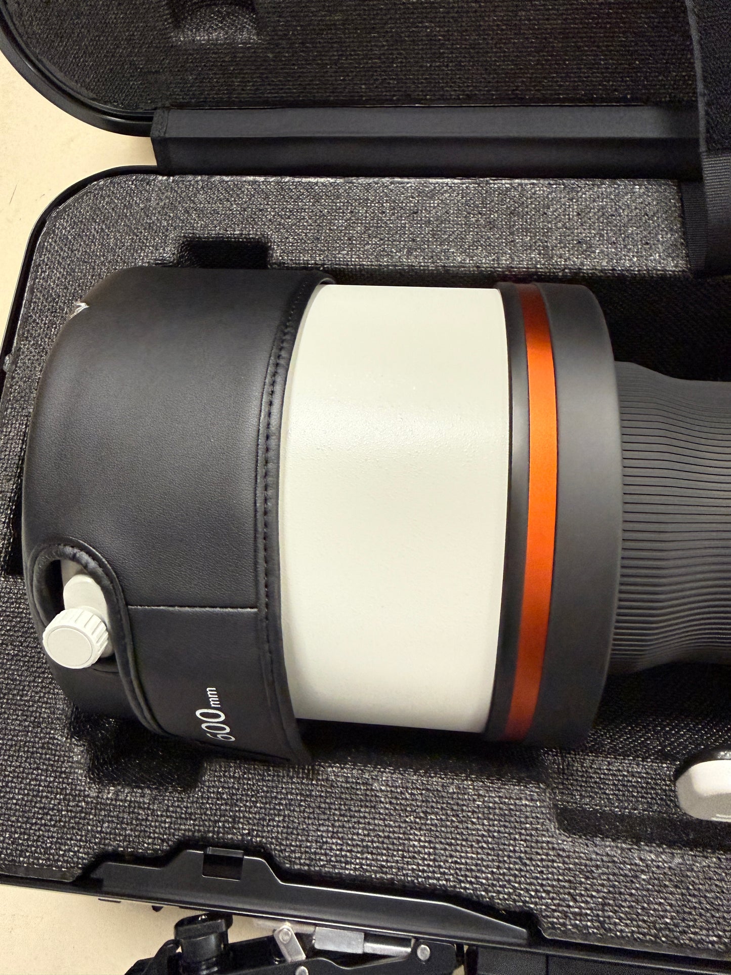 Sony FE 600mm f/4.0 GM OSS Super Telephoto G master lens