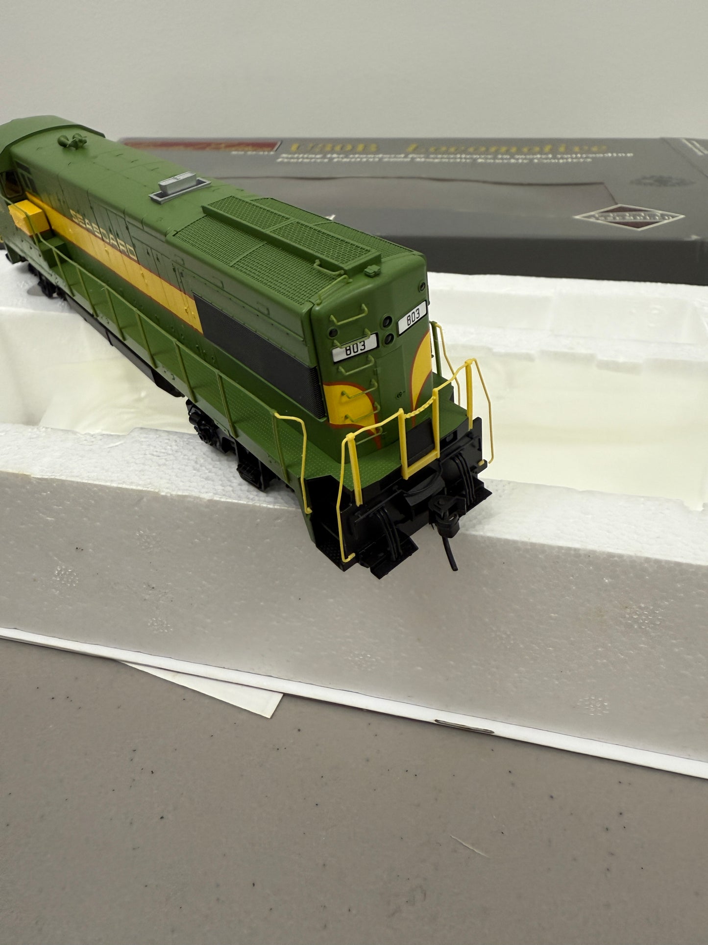 Proto 31409 U30B 2000 series locomotive HO Seaboard 803 sound & DCC
