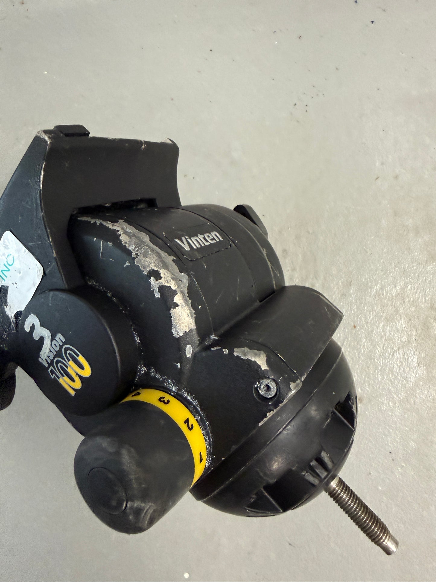 Vinten Vision 100 fluid tripod head