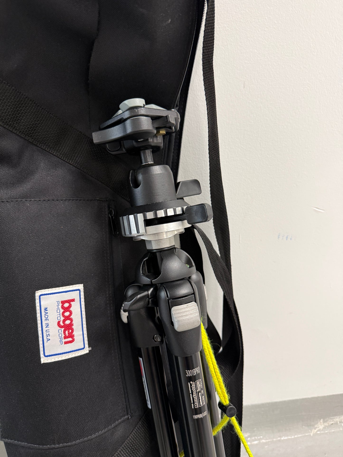 Manfrotto 3001BPRO Tripod w/ 3055 Head Bogen Black Made In Italy