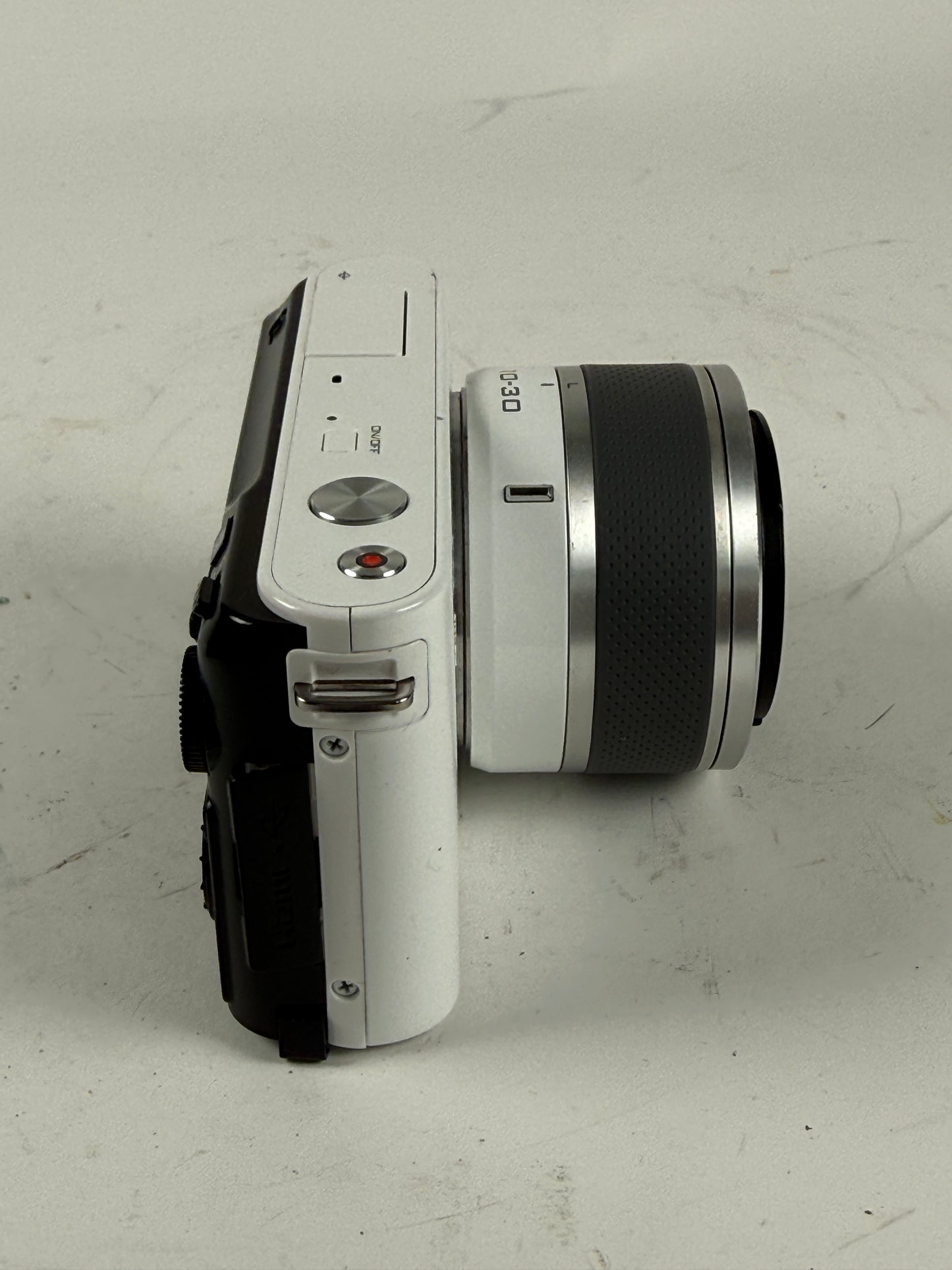Nikon 1 J1 10.1MP Mirrorless SLR Camera w/ 10-30mm Lens white