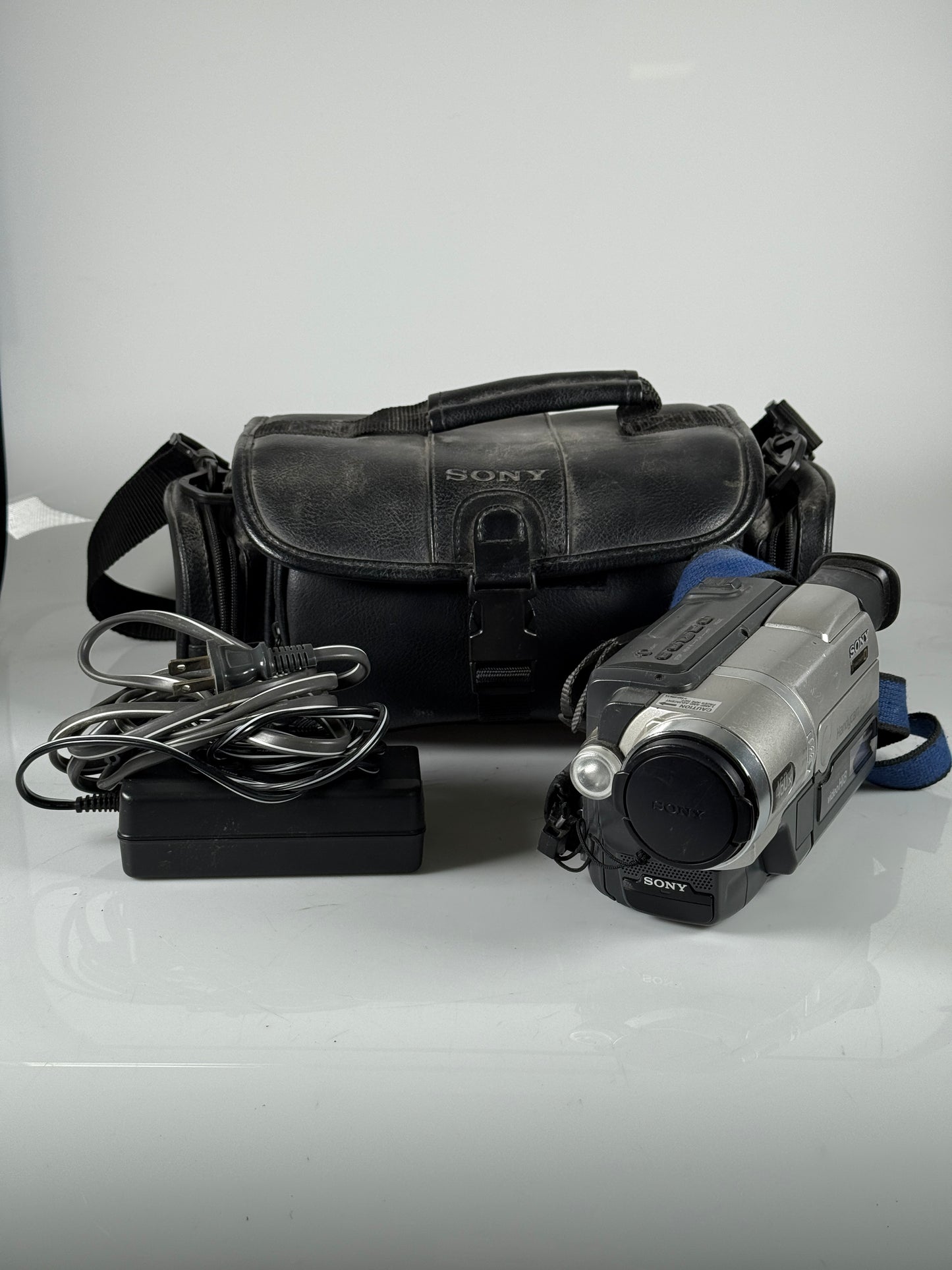 Sony CCD-TRV308 Hi8 Analog Camcorder - Record Transfer Watch Video 8