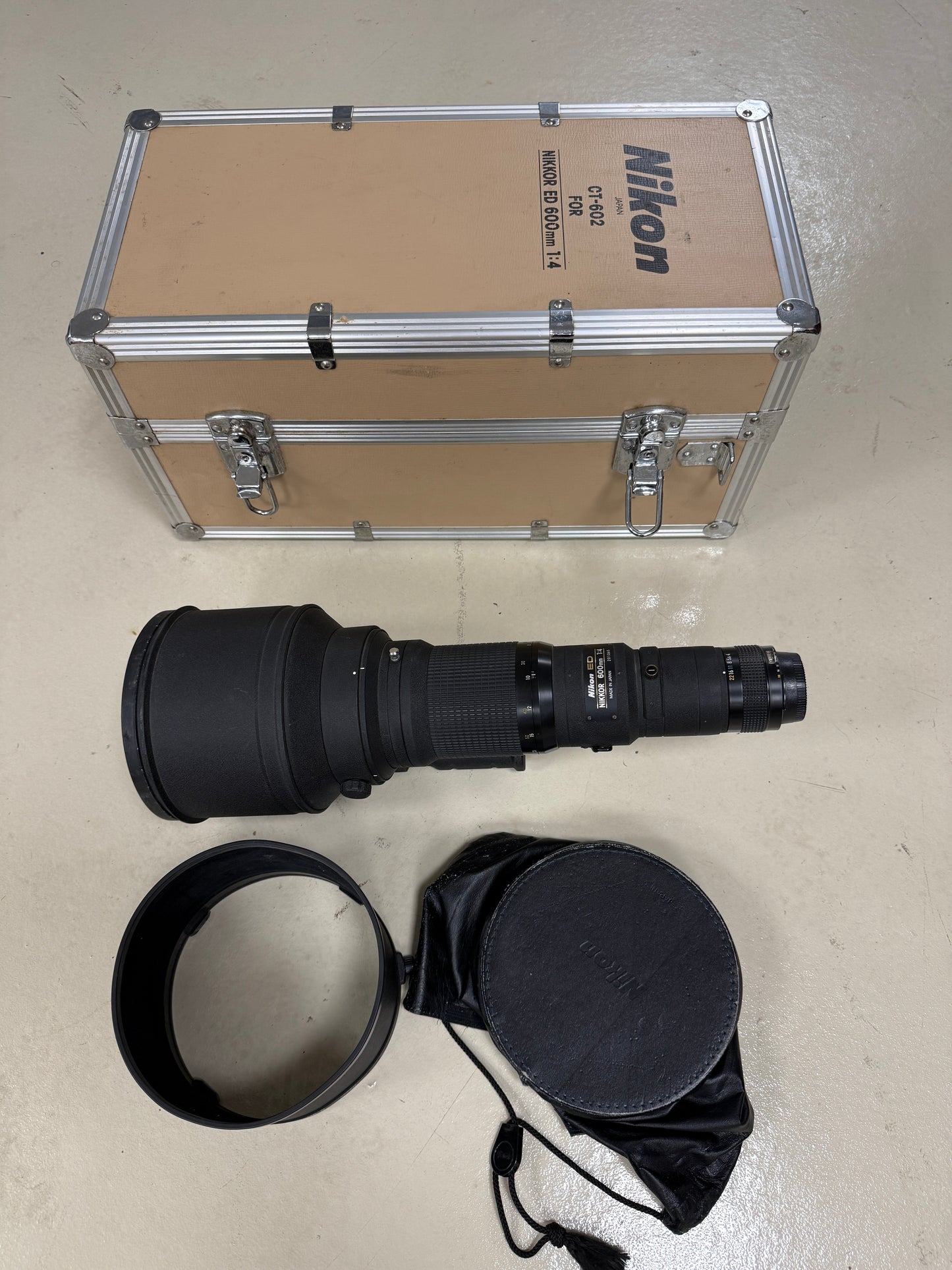 Nikon Nikkor ED 600mm f4 AIS Manual Focus Lens with Built-In Hood (Copy)