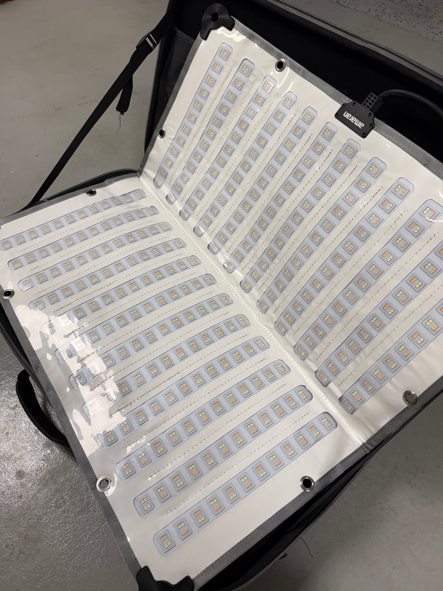 Aputure Amaran F22X kit 2x2' Flexible LED Mat Fixture