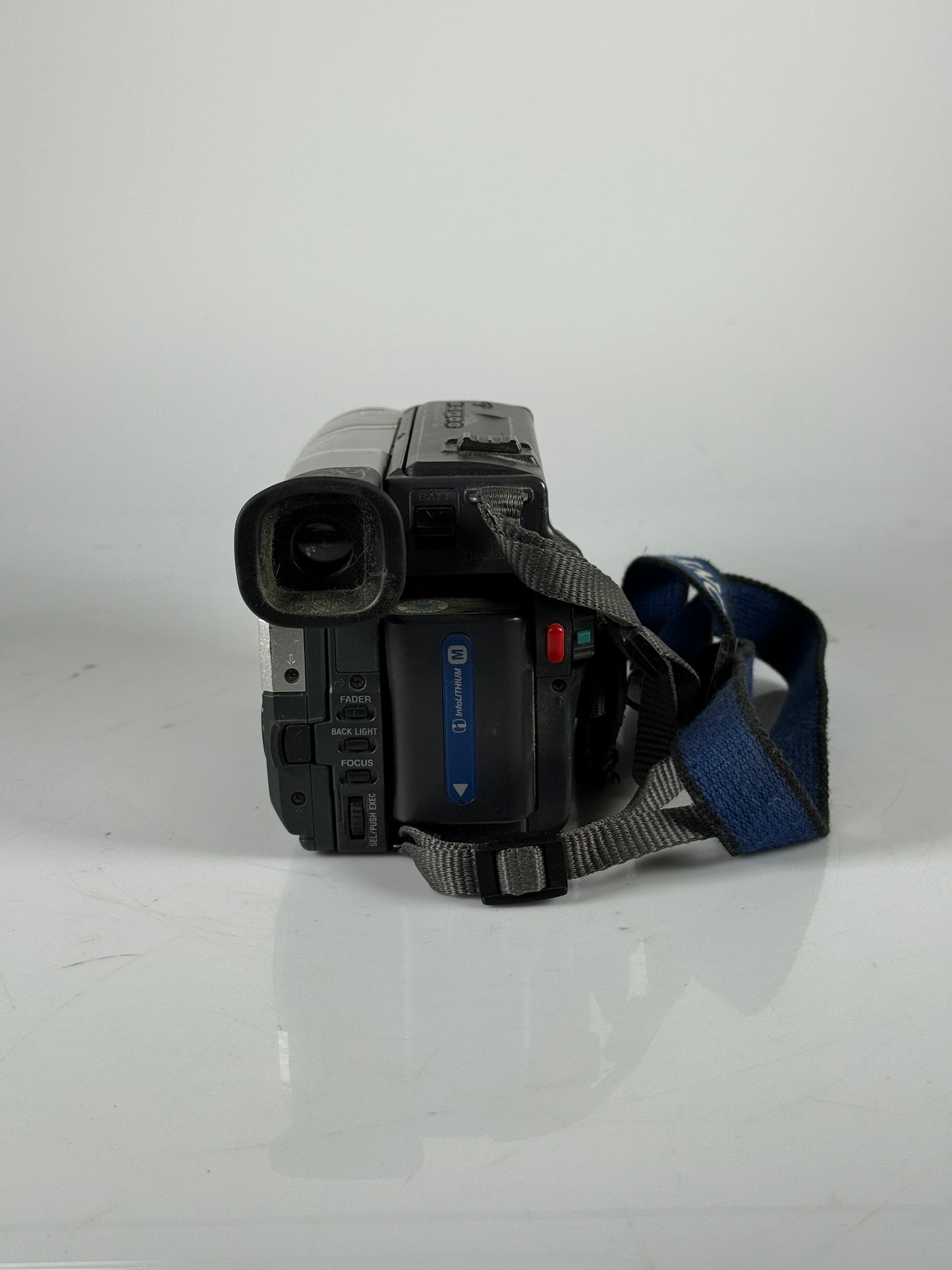 Sony CCD-TRV308 Hi8 Analog Camcorder - Record Transfer Watch Video 8