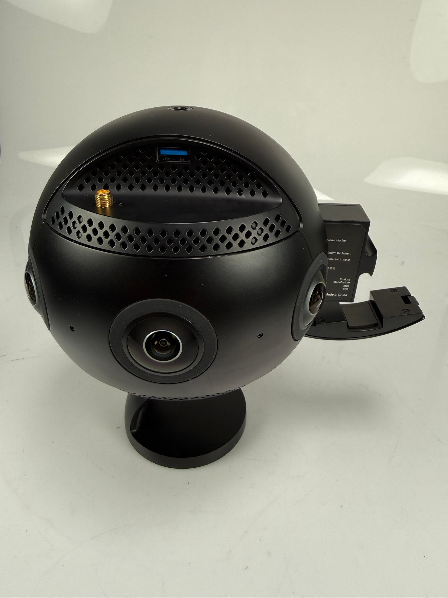 INSTA360 Pro - Spherical 360 8k VR Video Camera - 3 Batteries Tested, case