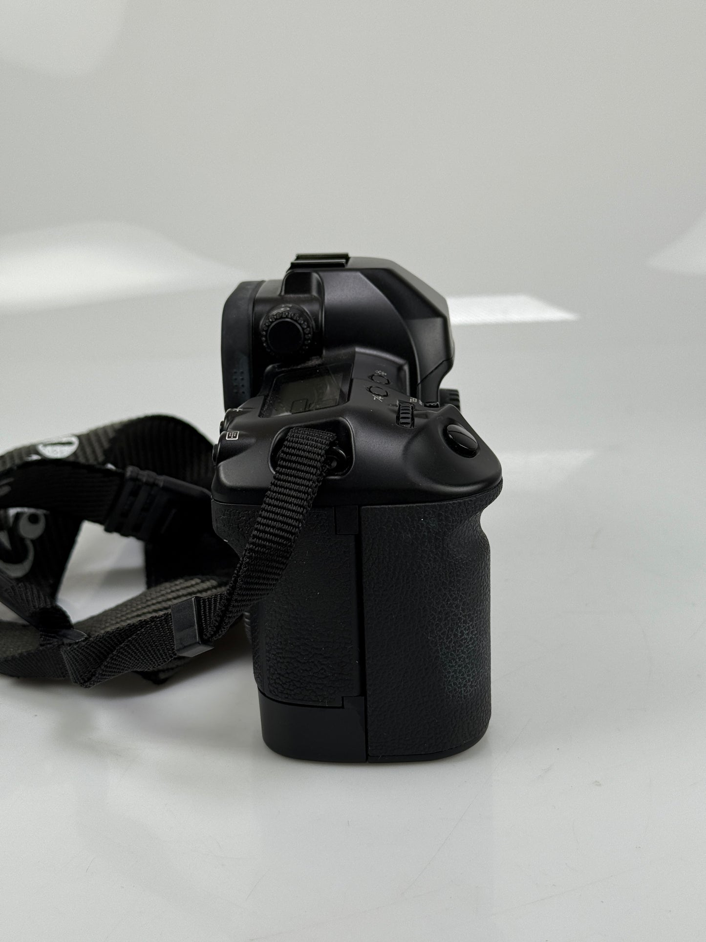 Canon EOS-3 EOS 3 35mm SLR Film Camera Body