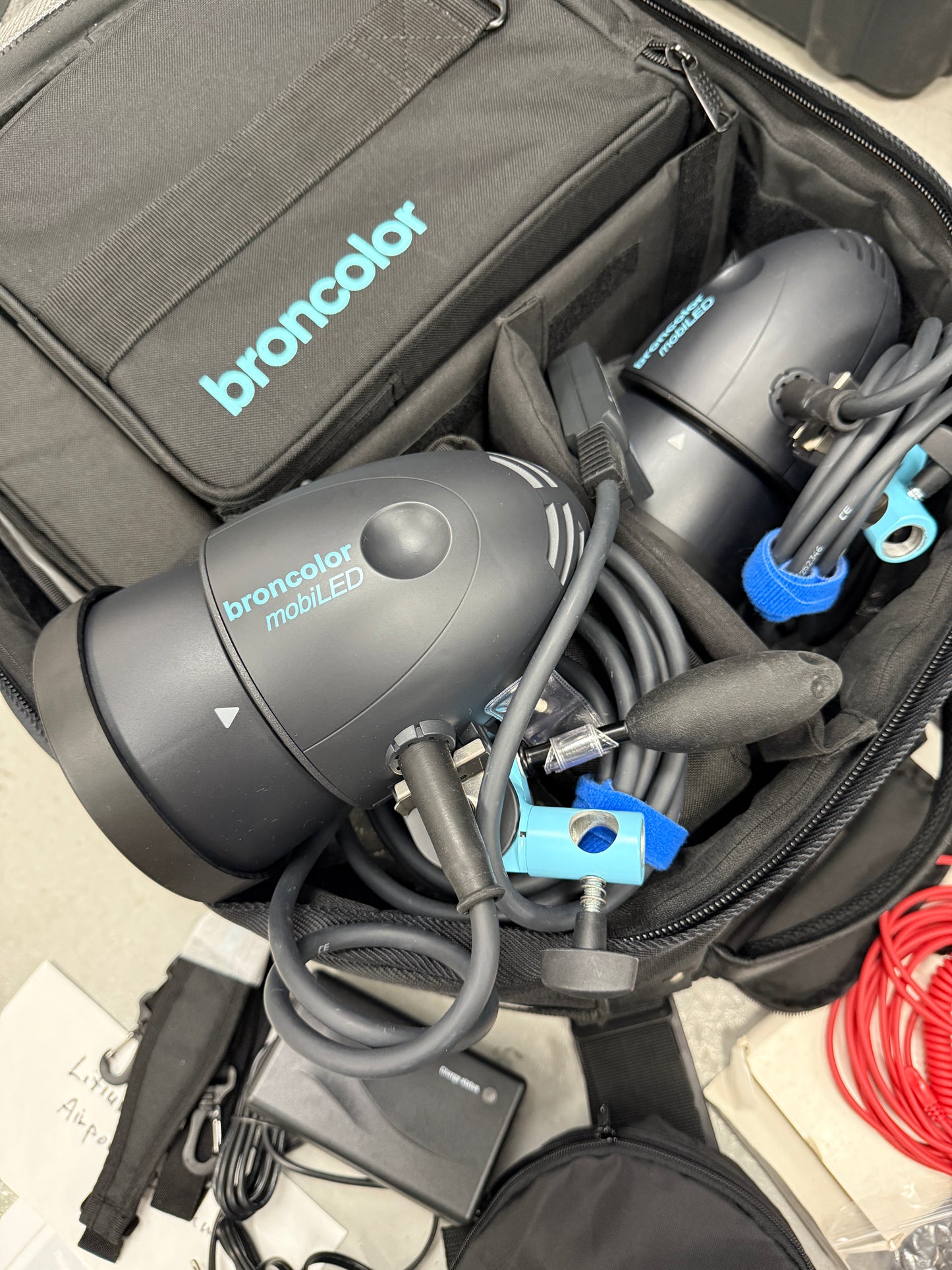 Broncolor Move L 1200w/s strobe kit + 2 Heads + battery, case, etc MobiLED