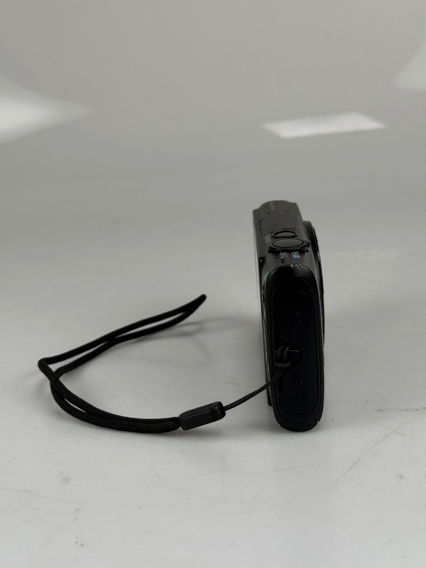 Canon PowerShot ELPH 330 HS 12.1MP 10x Optical Compact Digital Camera