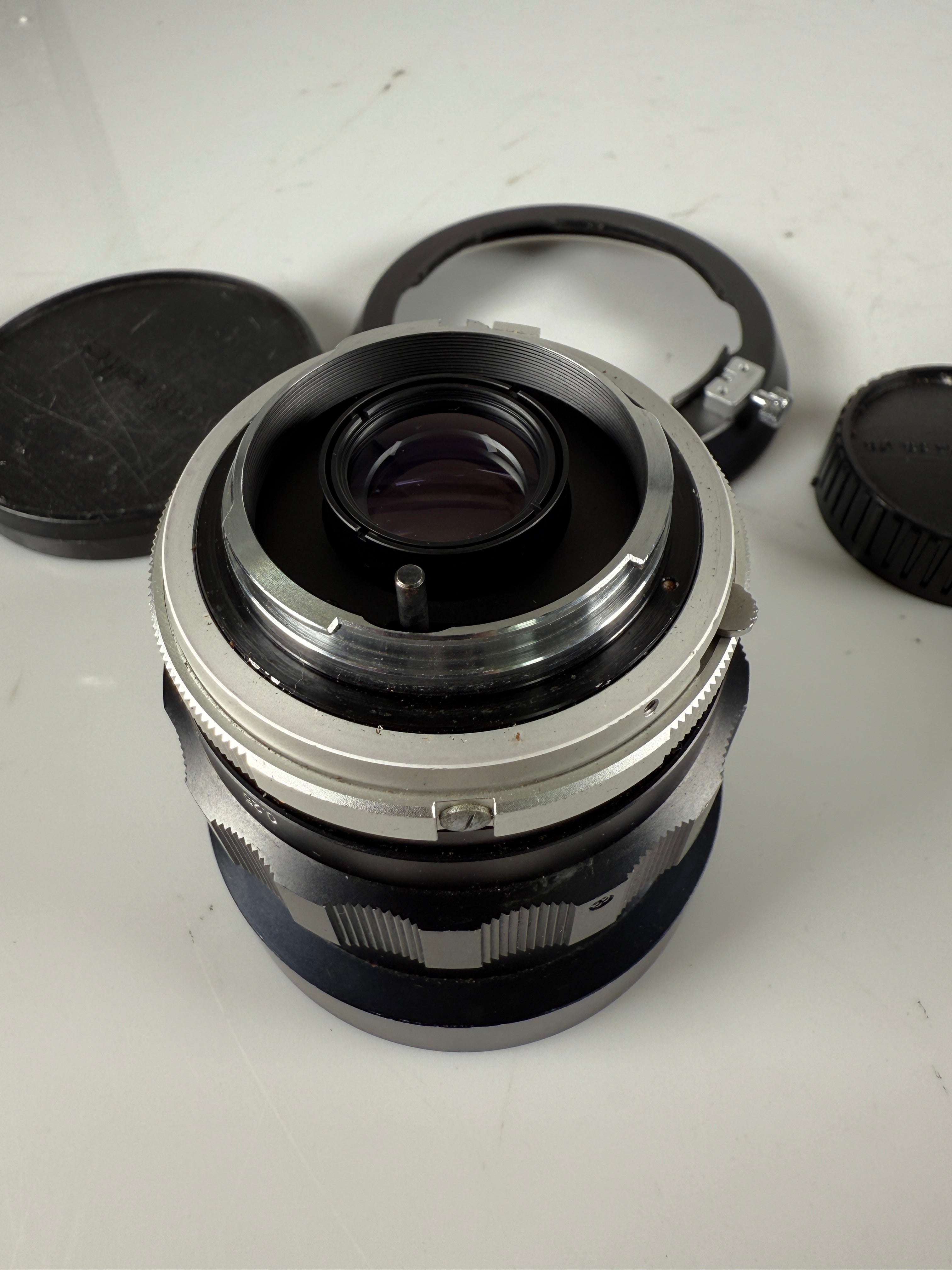 Minolta MC W. Rokkor - NL 21mm f2.8 wide angle lens with hood
