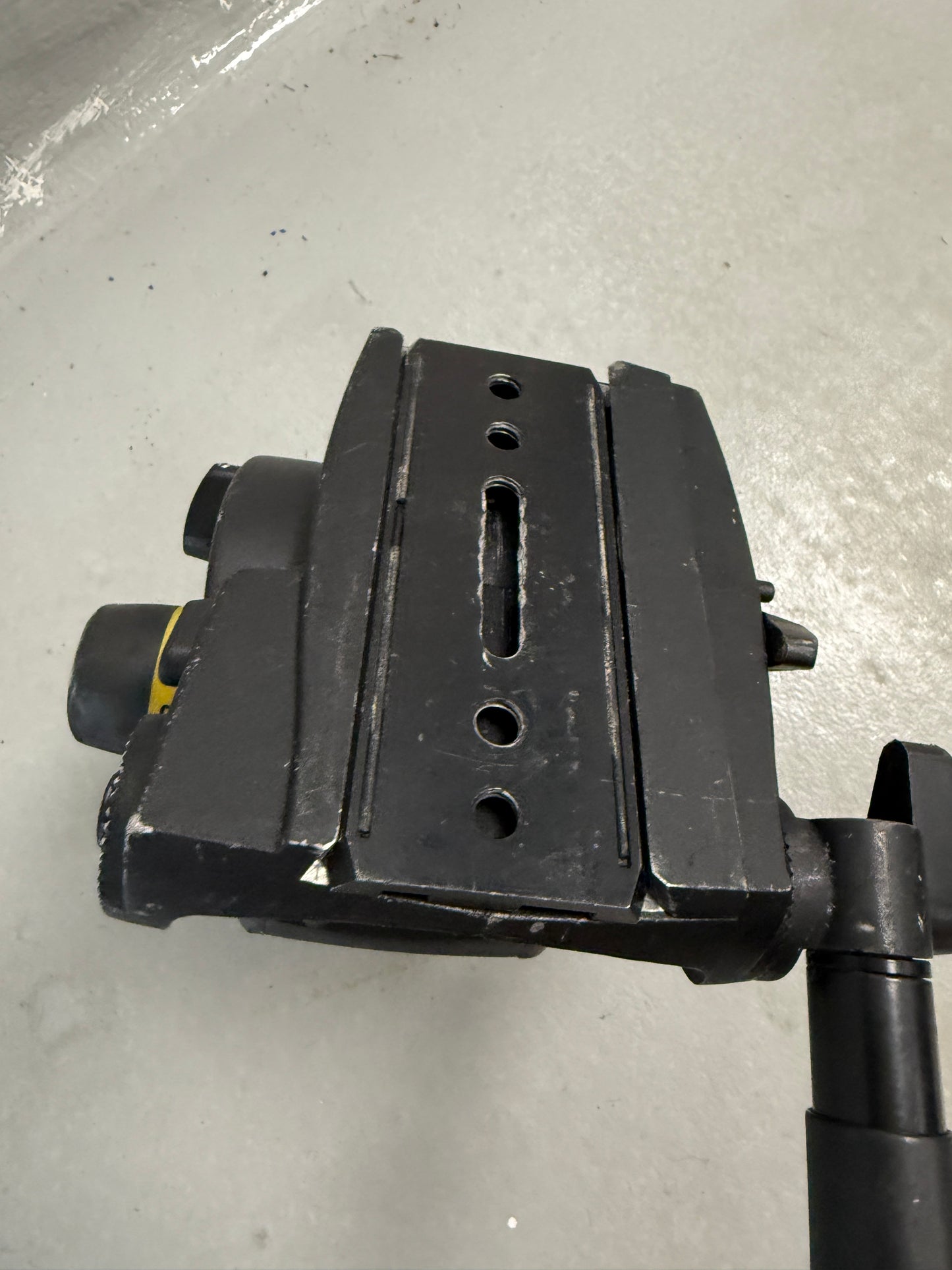 Vinten Vision 100 fluid tripod head