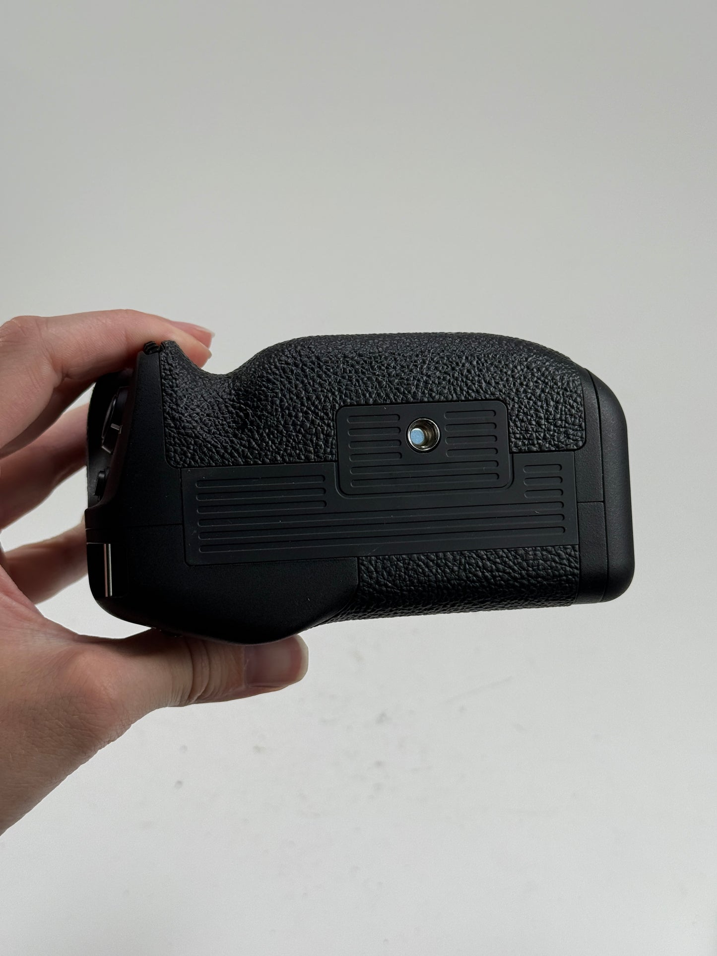 SONY VG-C4EM Vertical Grip (for a7R IV/a9 II Cameras)