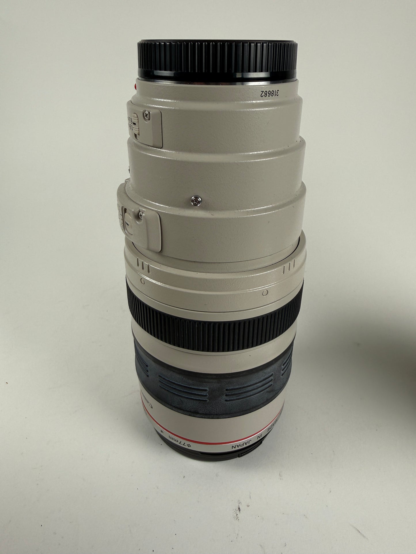 Canon 100-400mm f4.5-5.6 L IS ultrasonic EF lens